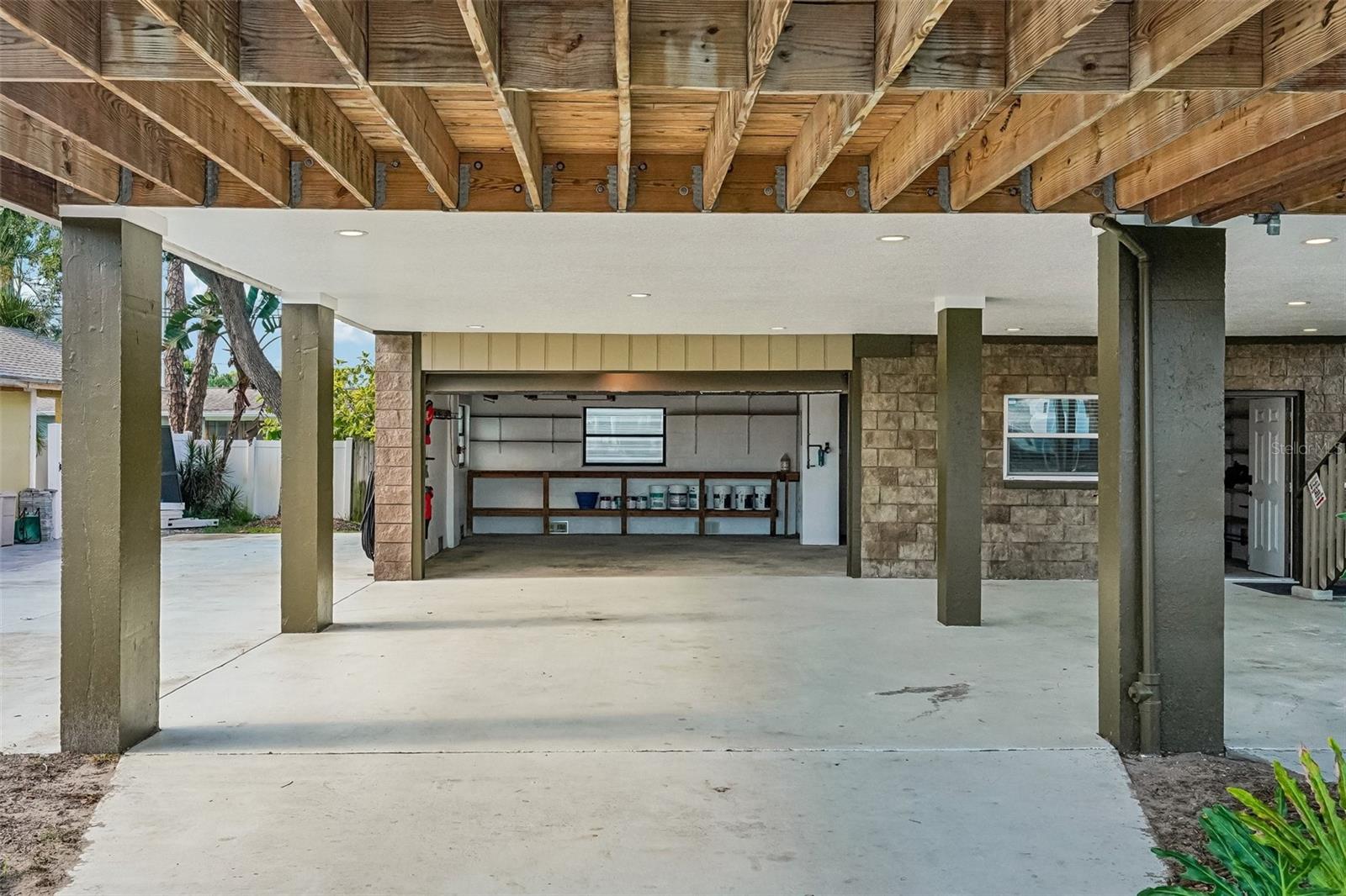 300 90TH AVE NE, ST PETERSBURG, FL — photo 47