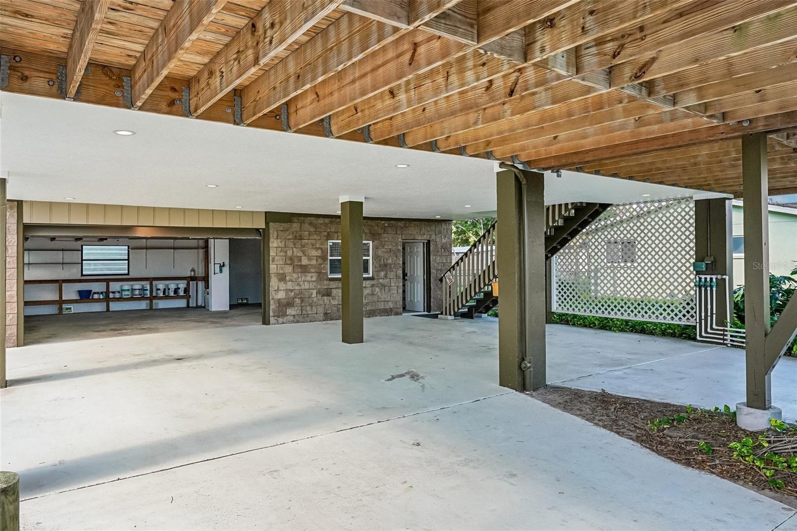 300 90TH AVE NE, ST PETERSBURG, FL — photo 48