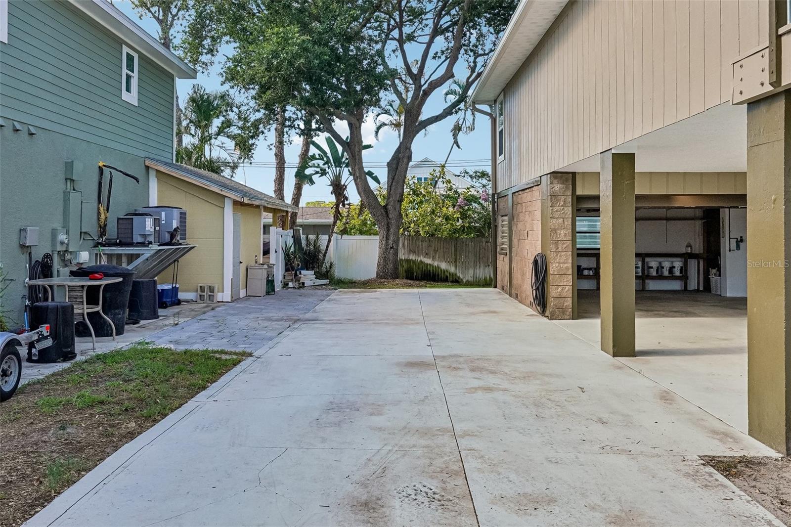 300 90TH AVE NE, ST PETERSBURG, FL — photo 49