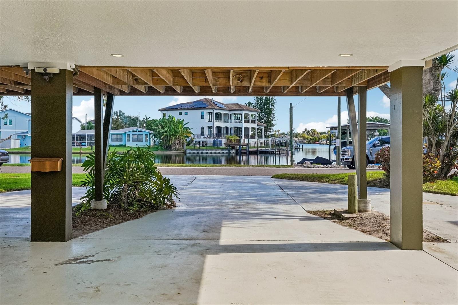 300 90TH AVE NE, ST PETERSBURG, FL — photo 50