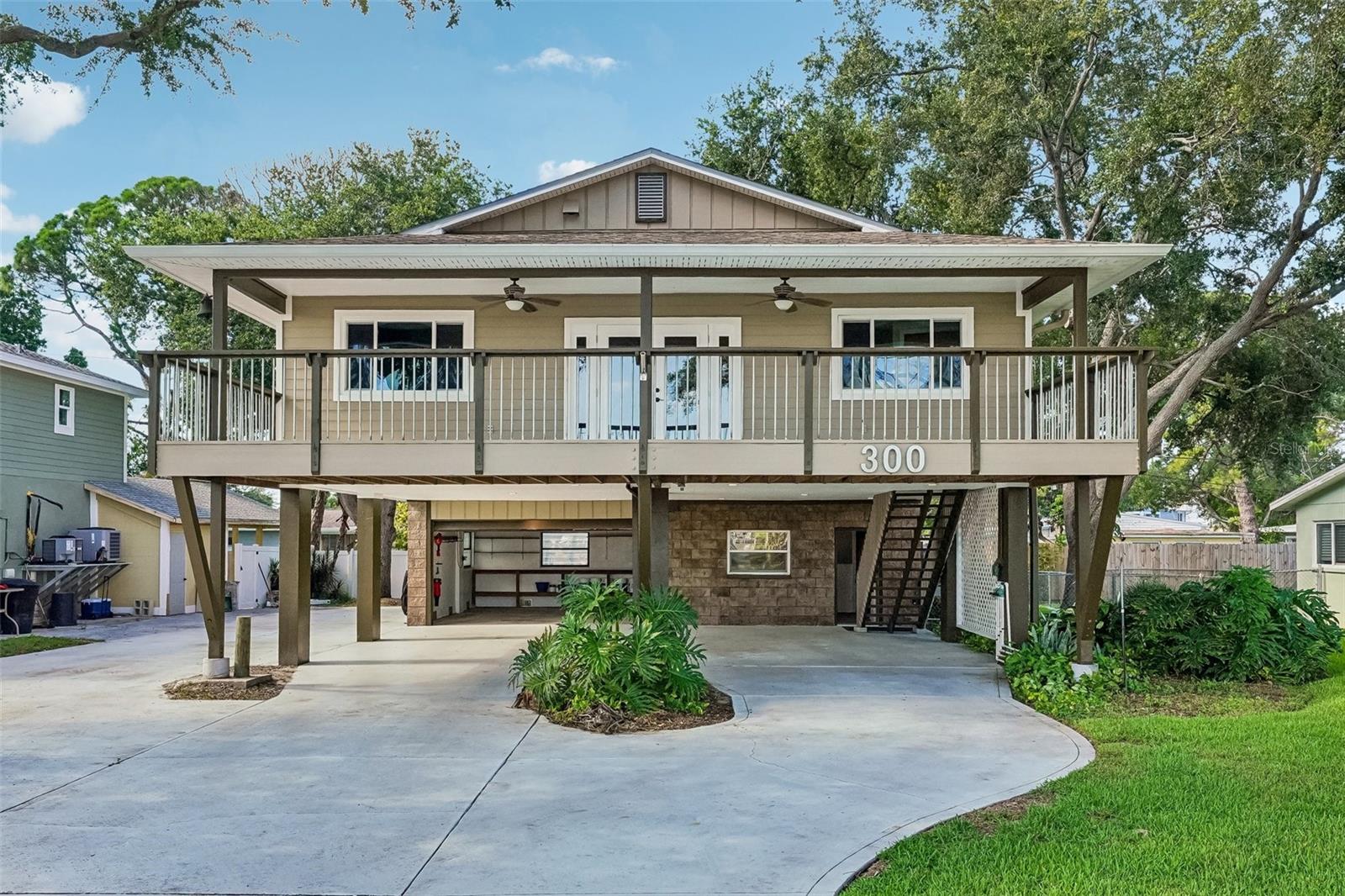 300 90TH AVE NE, ST PETERSBURG, FL — photo 52