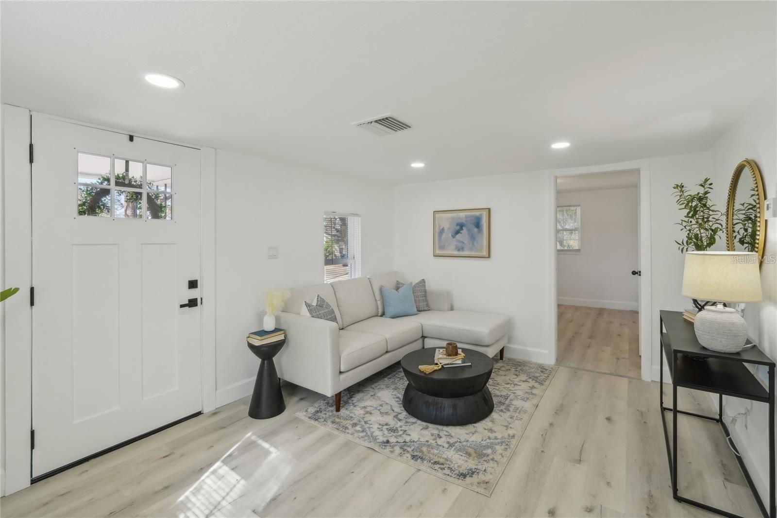 2111 E ELLICOTT ST, TAMPA, FL — photo 3