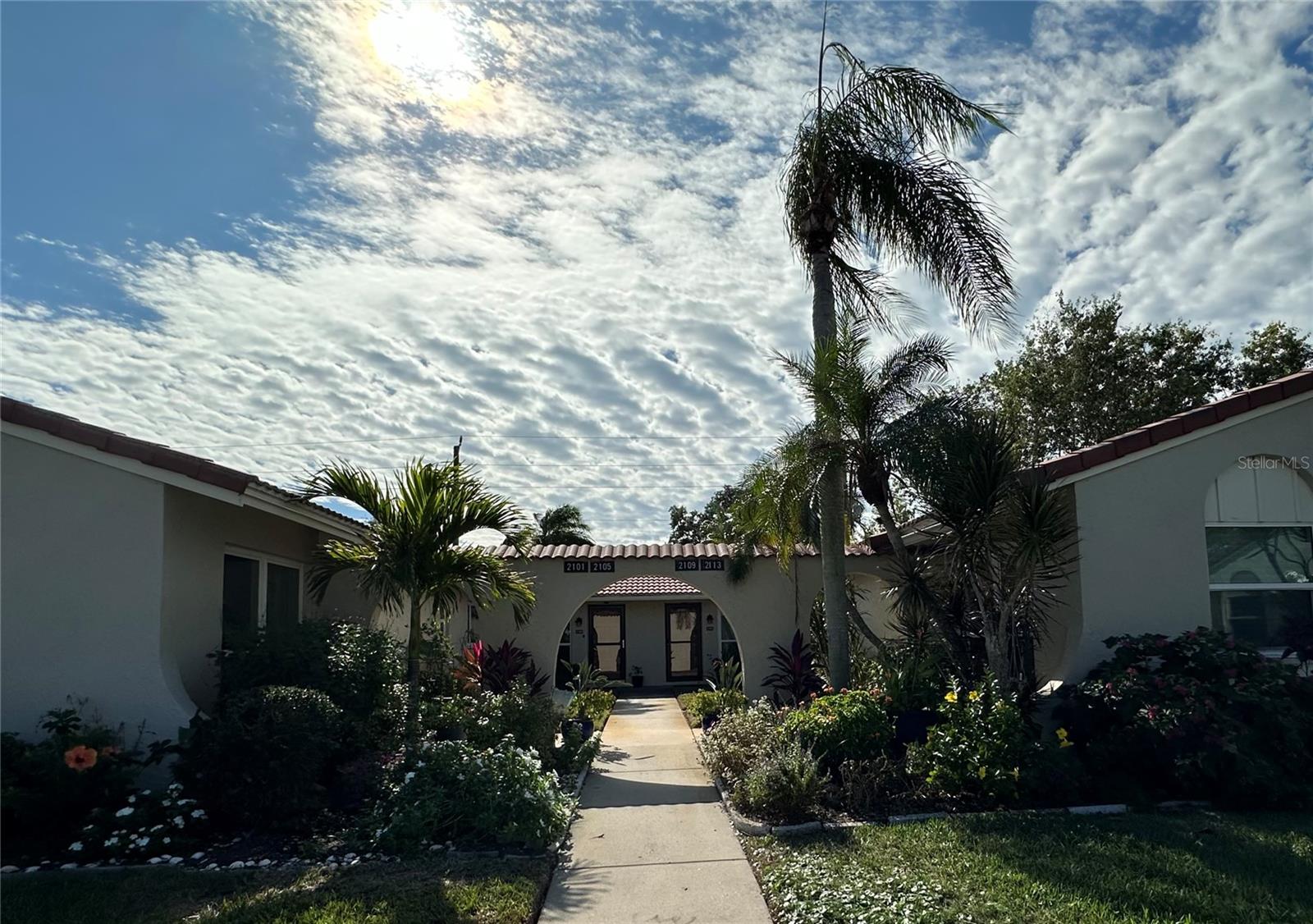 2105 PUEBLO CIR #V2, SARASOTA, FL