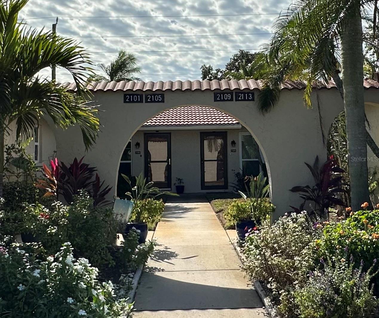 2105 PUEBLO CIR #V2, SARASOTA, FL — photo 2