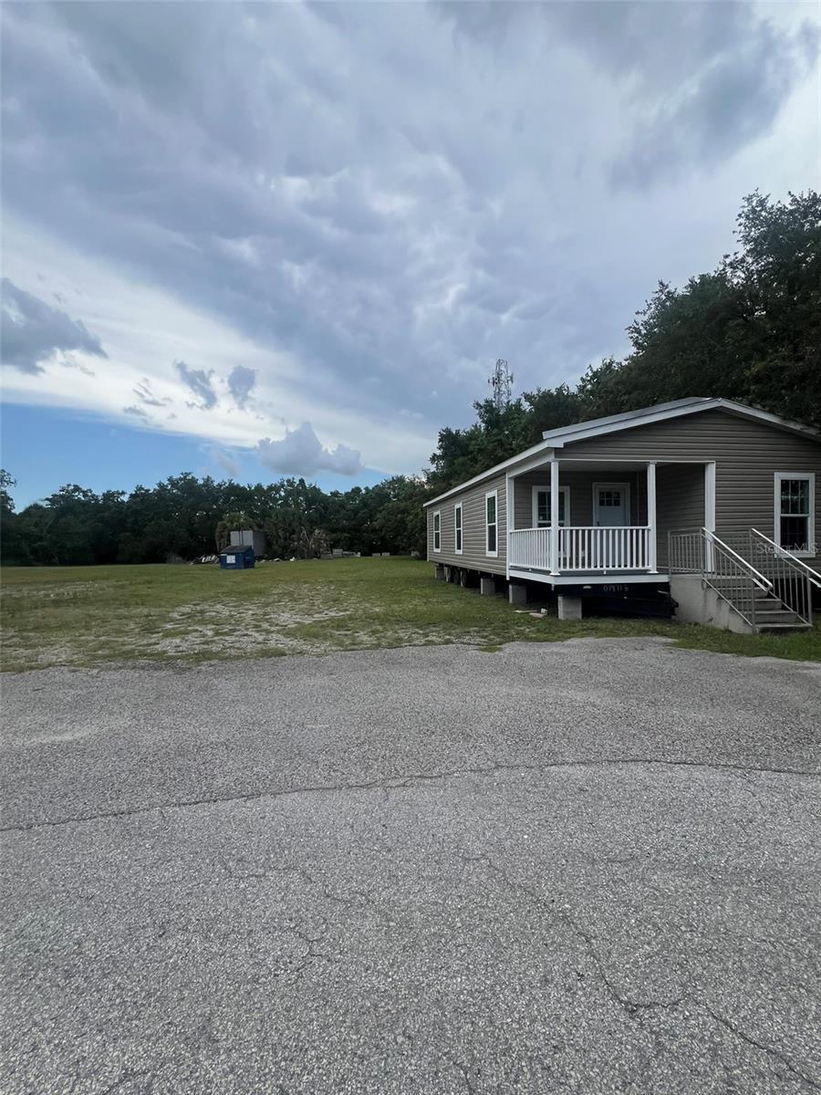 10916 N NEBRASKA AVE, TAMPA, FL — photo 2