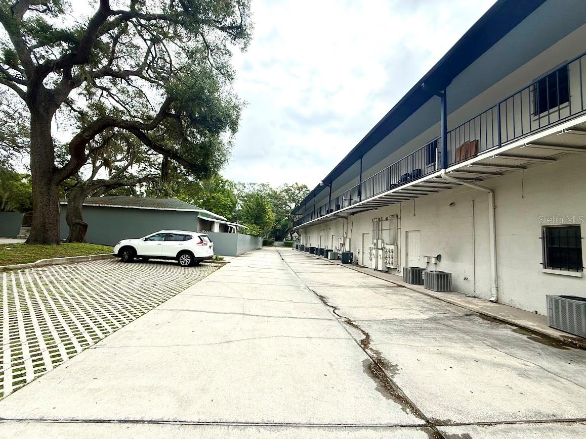 1005 W BUSCH BLVD, TAMPA, FL — photo 12