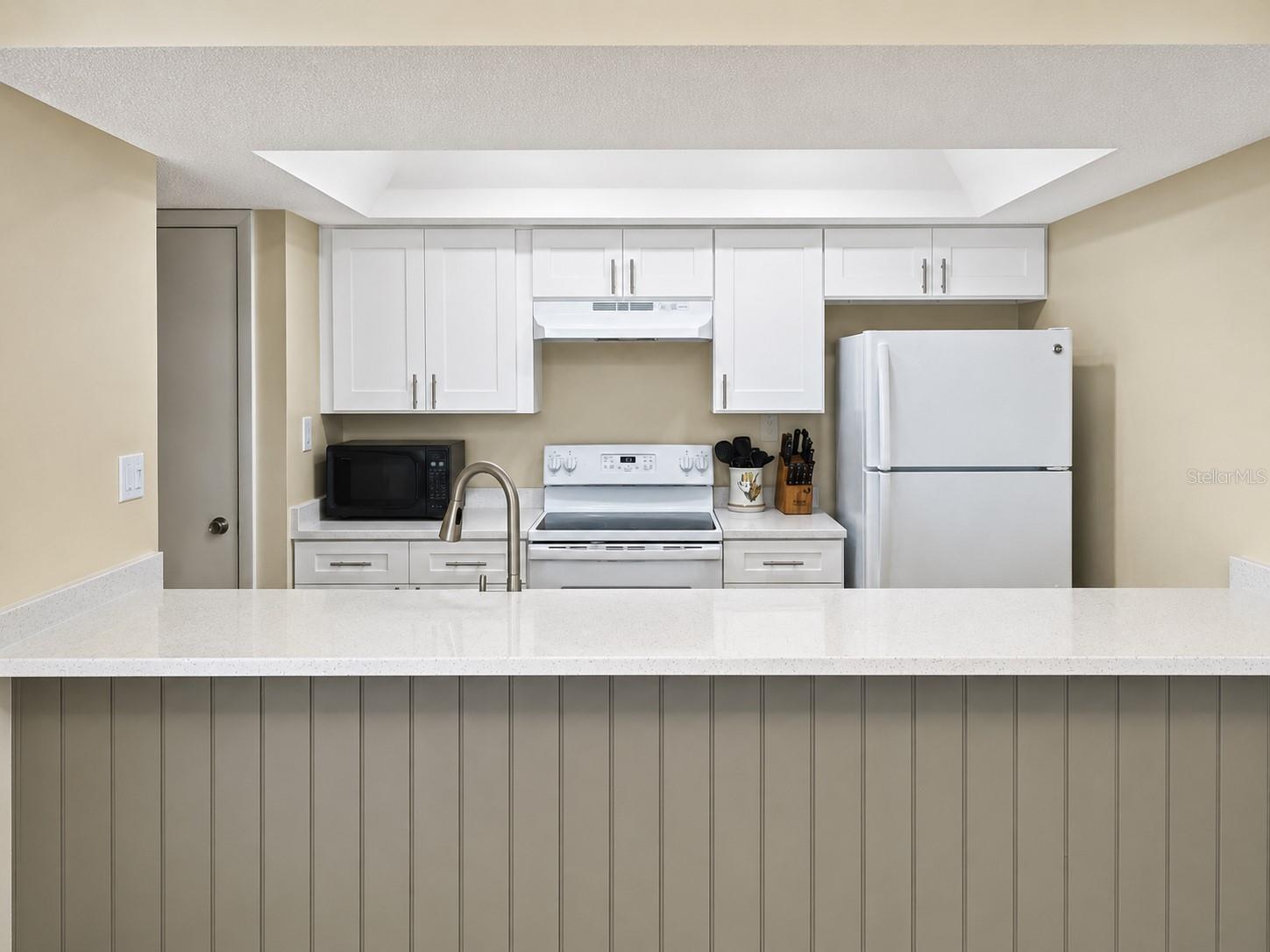 450 S GULFVIEW BLVD #708, CLEARWATER BEACH, FL — photo 10