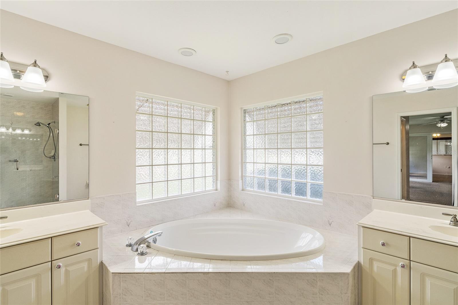 9082 SE 135TH LOOP, SUMMERFIELD, FL — photo 15