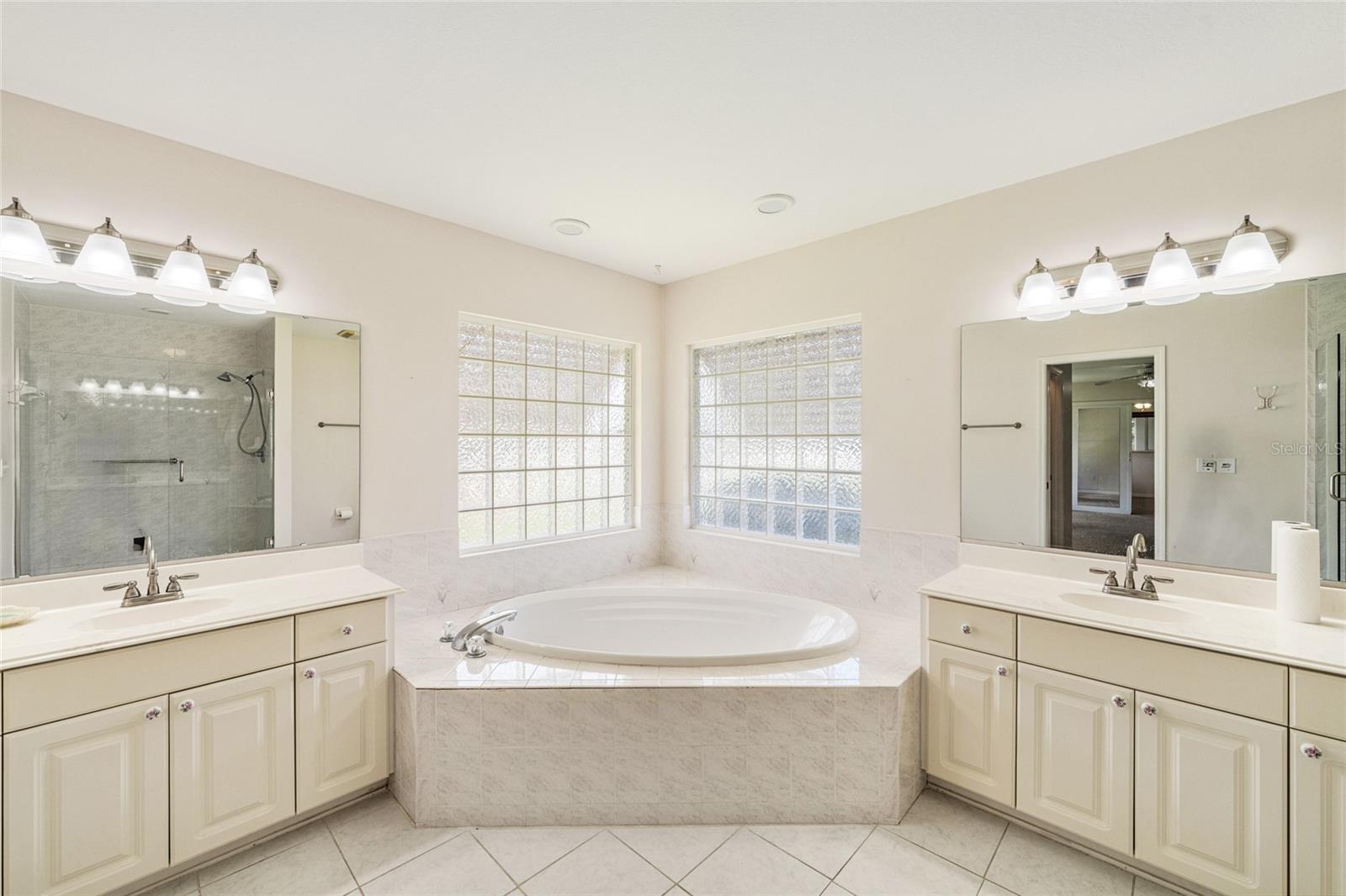 9082 SE 135TH LOOP, SUMMERFIELD, FL — photo 17