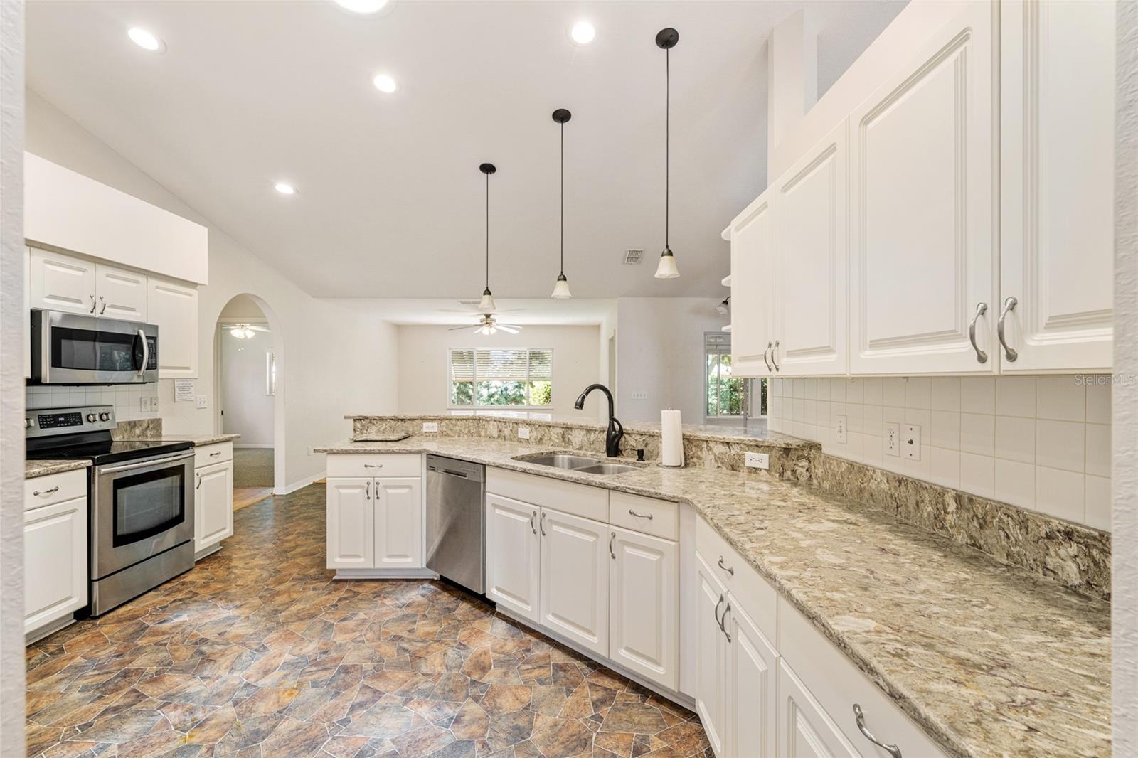 9082 SE 135TH LOOP, SUMMERFIELD, FL — photo 36