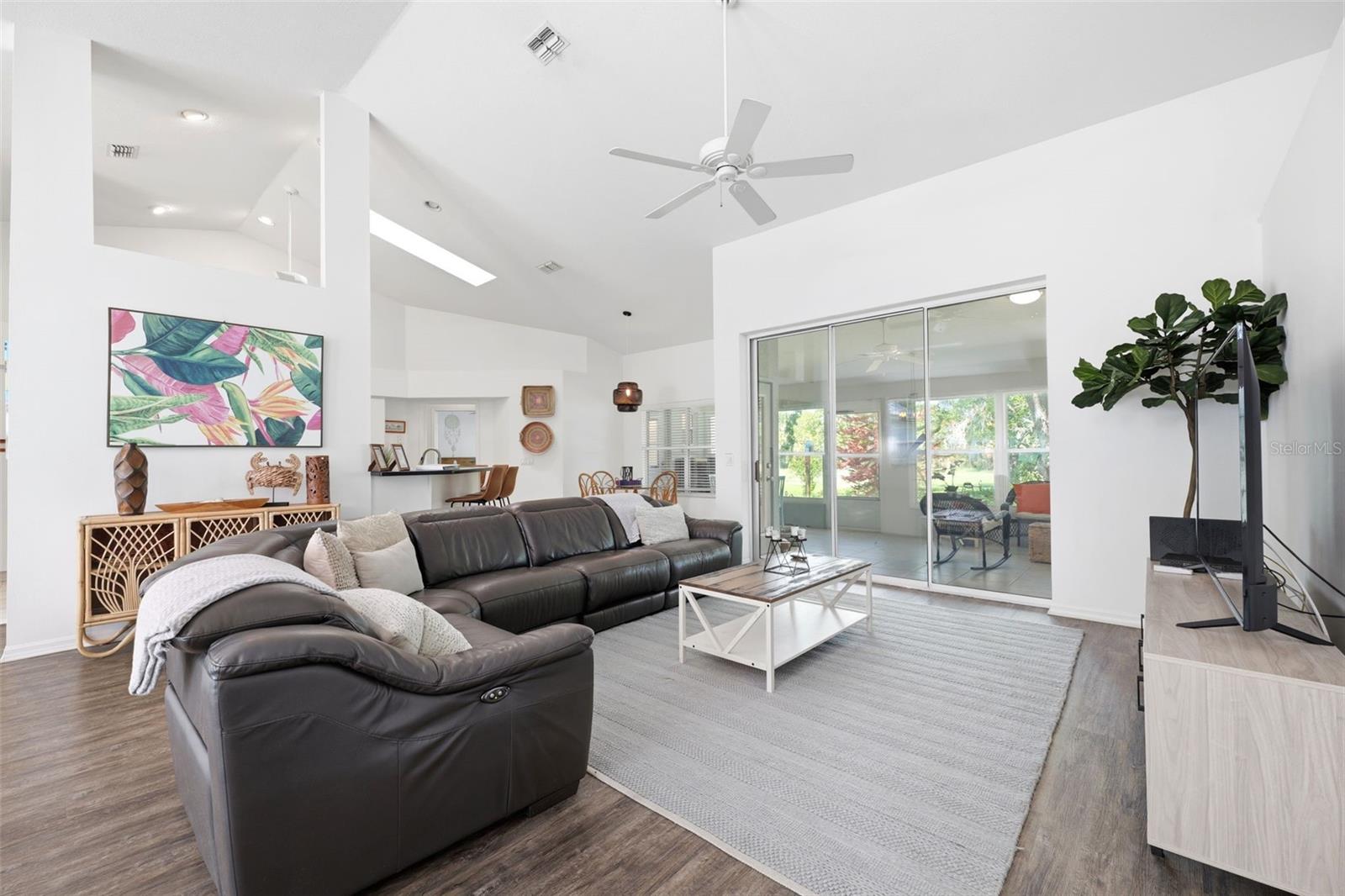 240 N COUNTRY CLUB DR, CRYSTAL RIVER, FL — photo 9