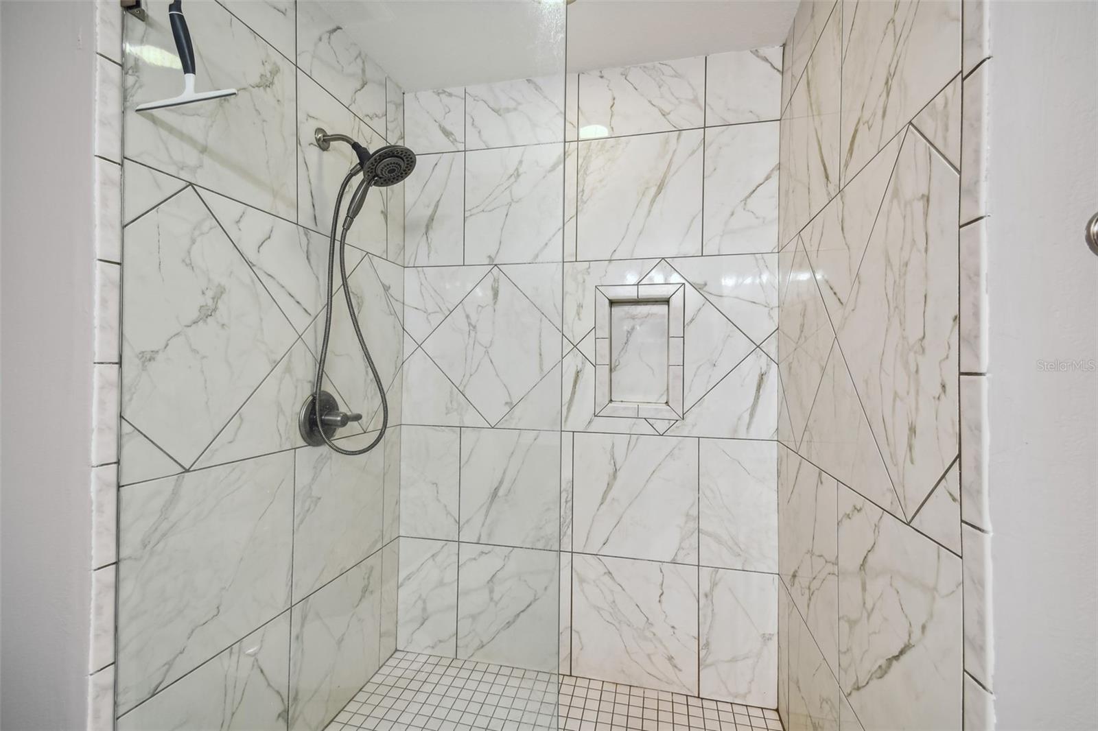 1201 BAY CLUB CIR, TAMPA, FL — photo 25