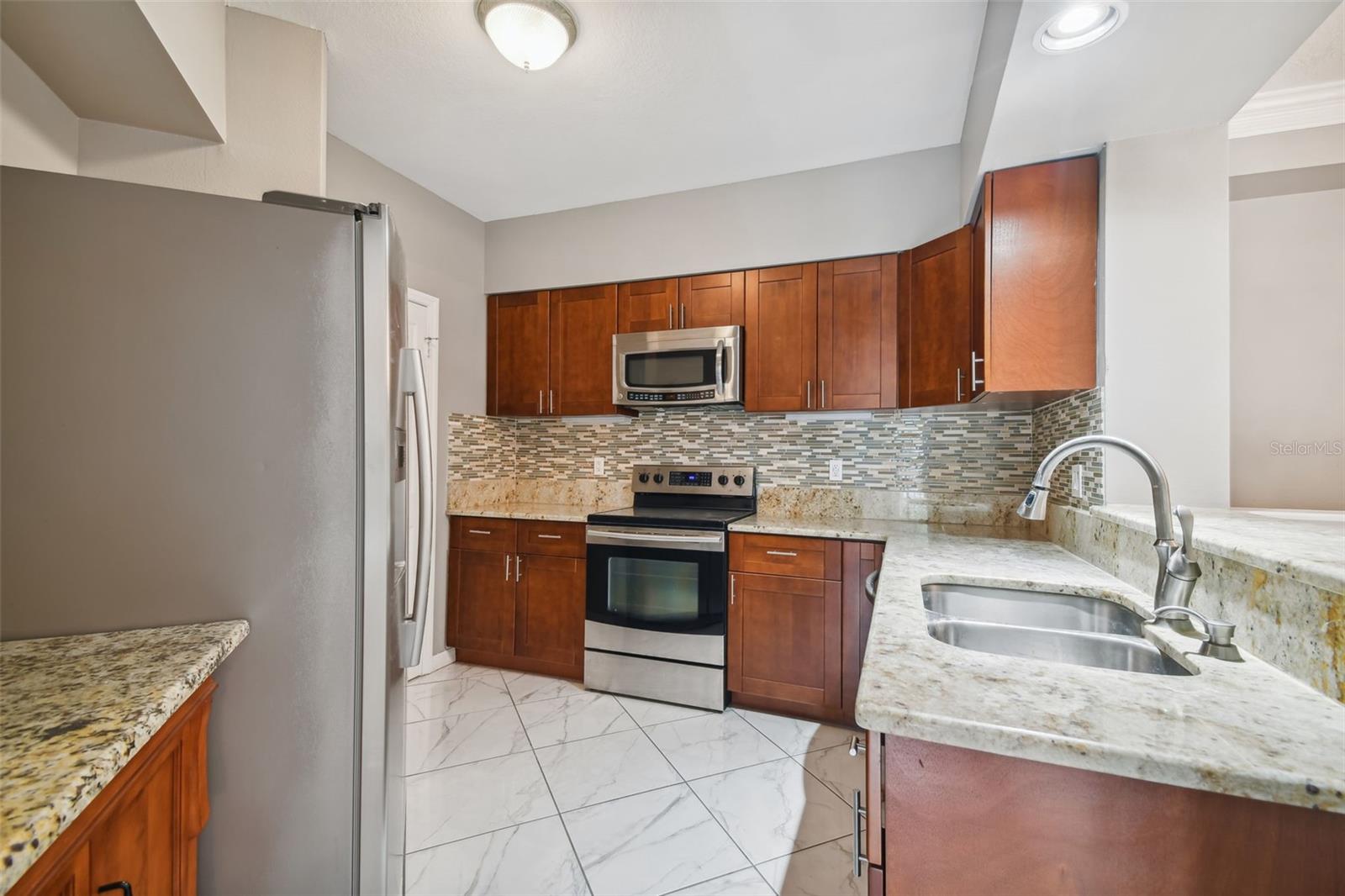 1201 BAY CLUB CIR, TAMPA, FL — photo 36