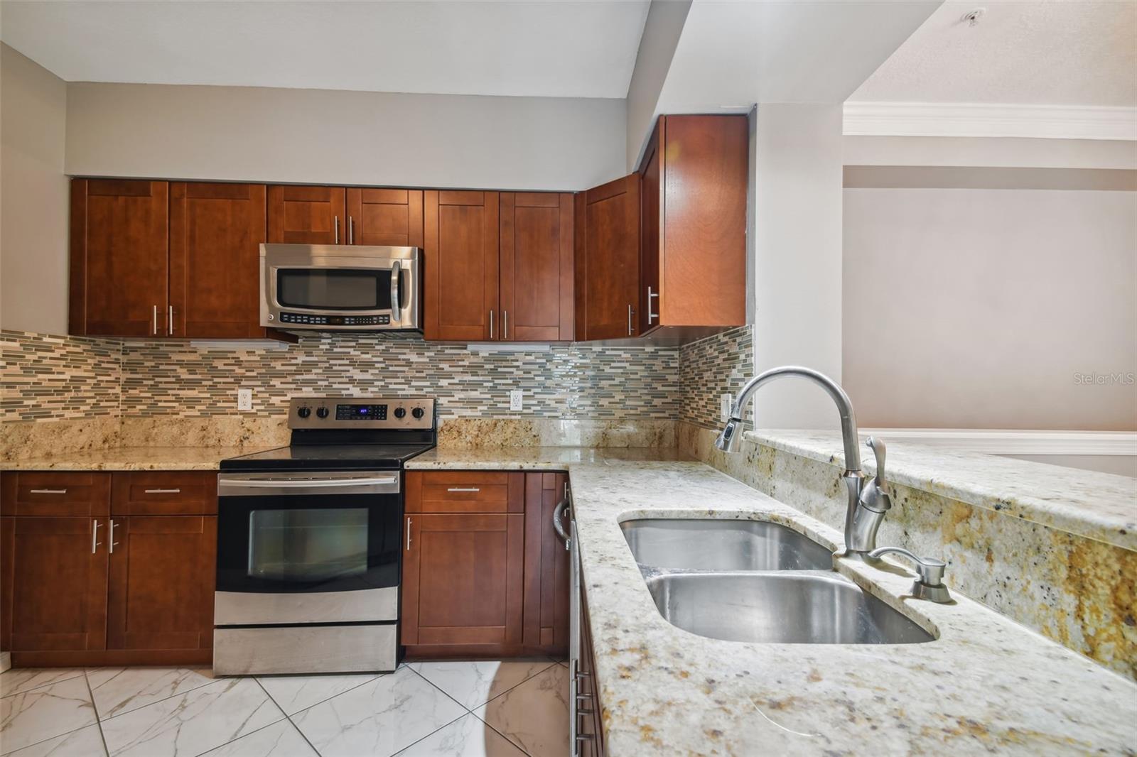 1201 BAY CLUB CIR, TAMPA, FL — photo 37