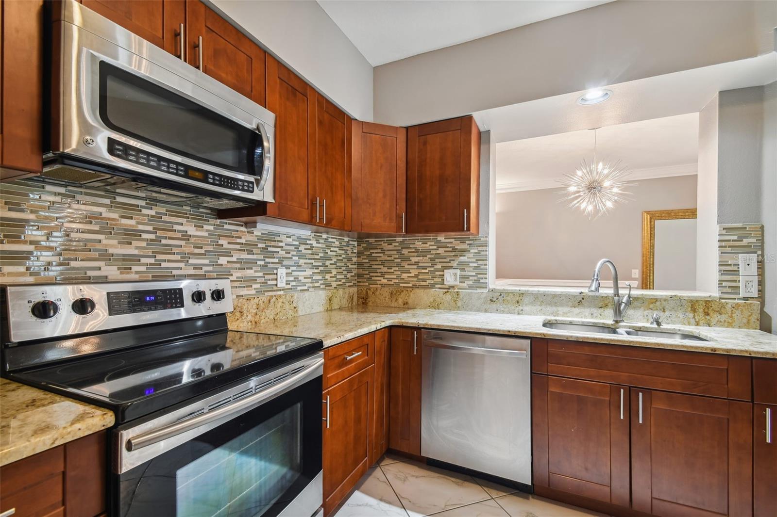 1201 BAY CLUB CIR, TAMPA, FL — photo 42