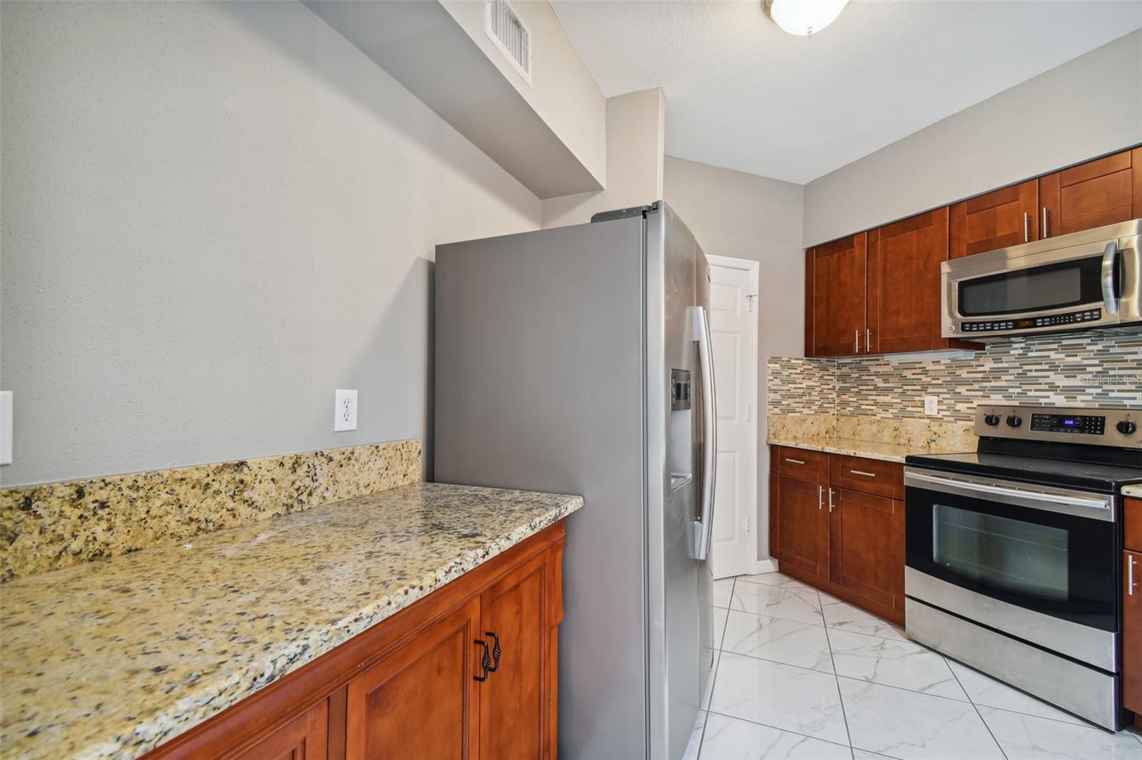1201 BAY CLUB CIR, TAMPA, FL — photo 48