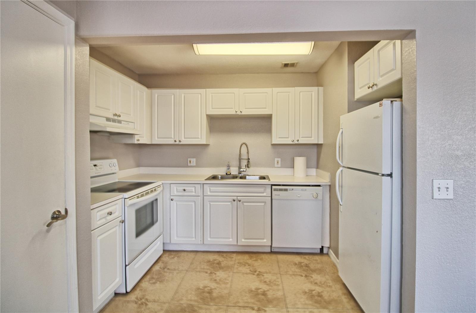 13760 ORANGE SUNSET DR #201, TAMPA, FL — photo 6