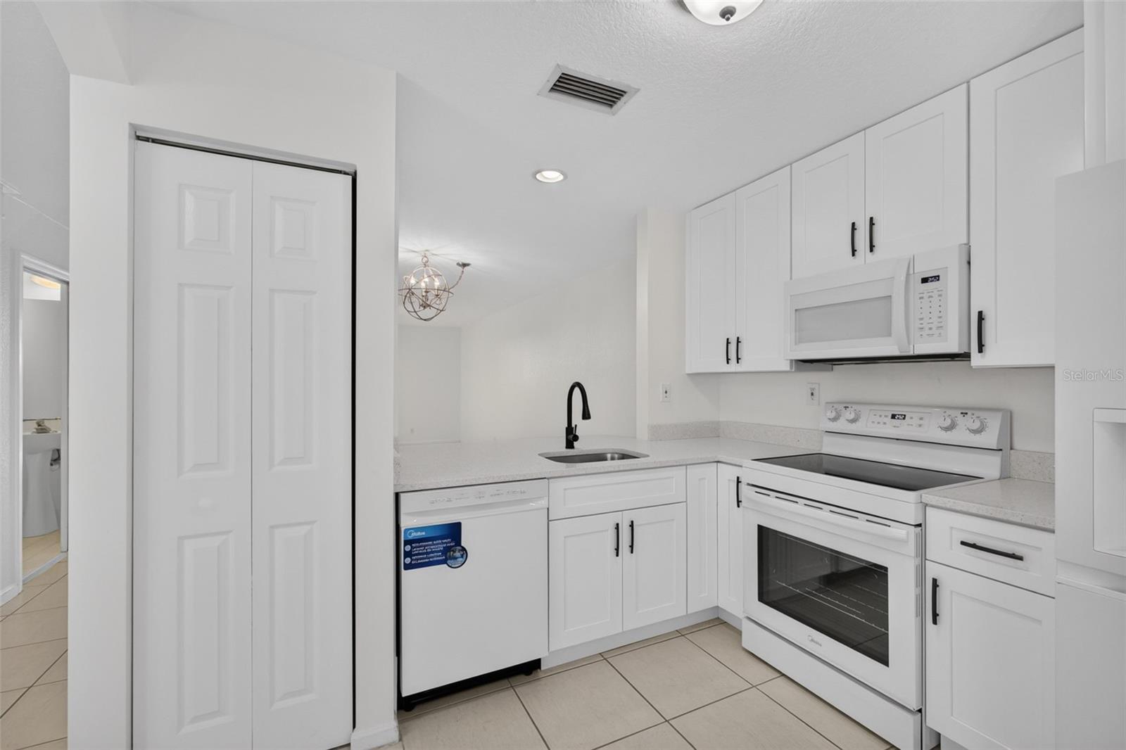 946 SUMMIT LAKE DR, WEST PALM BEACH, FL — photo 7