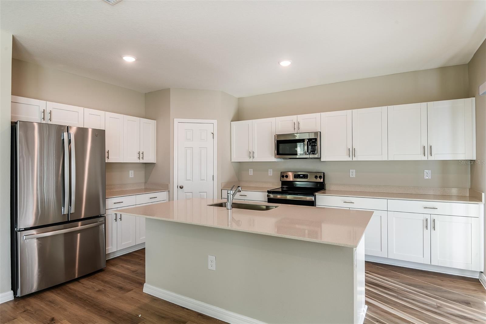 33669 NOBLE CREEK PL, DADE CITY, FL — photo 2