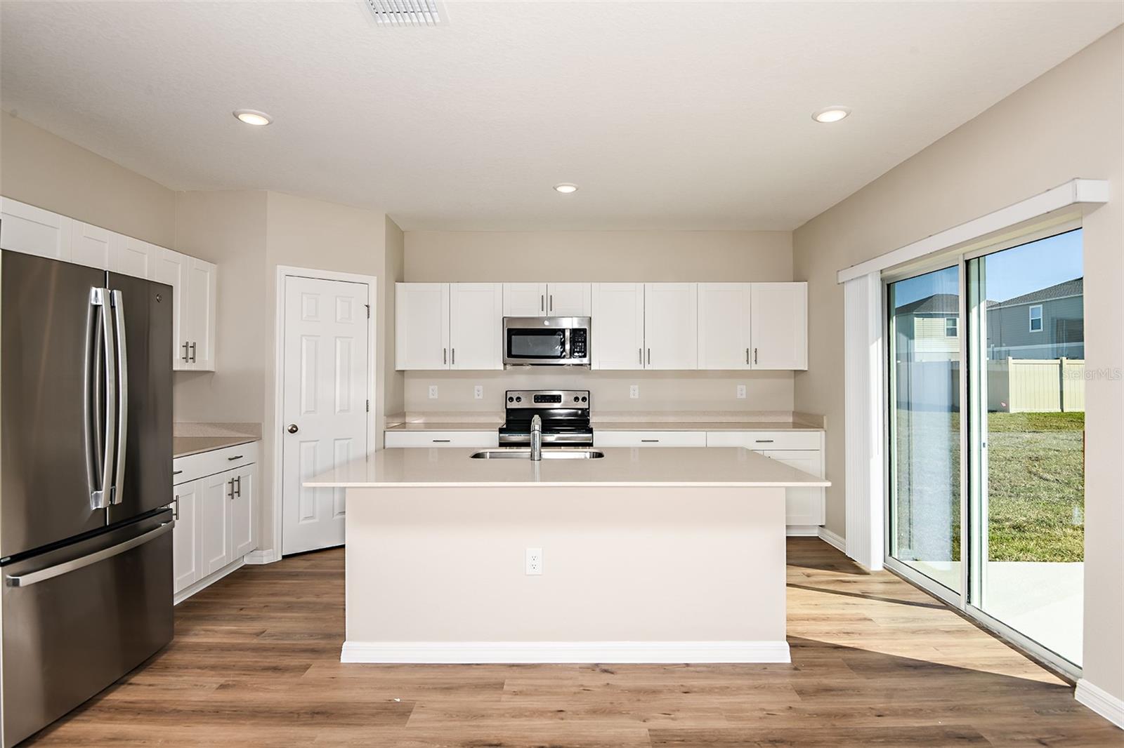 33669 NOBLE CREEK PL, DADE CITY, FL — photo 9