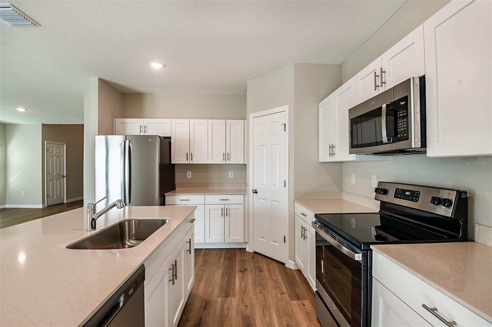 33669 NOBLE CREEK PL, DADE CITY, FL — photo 10