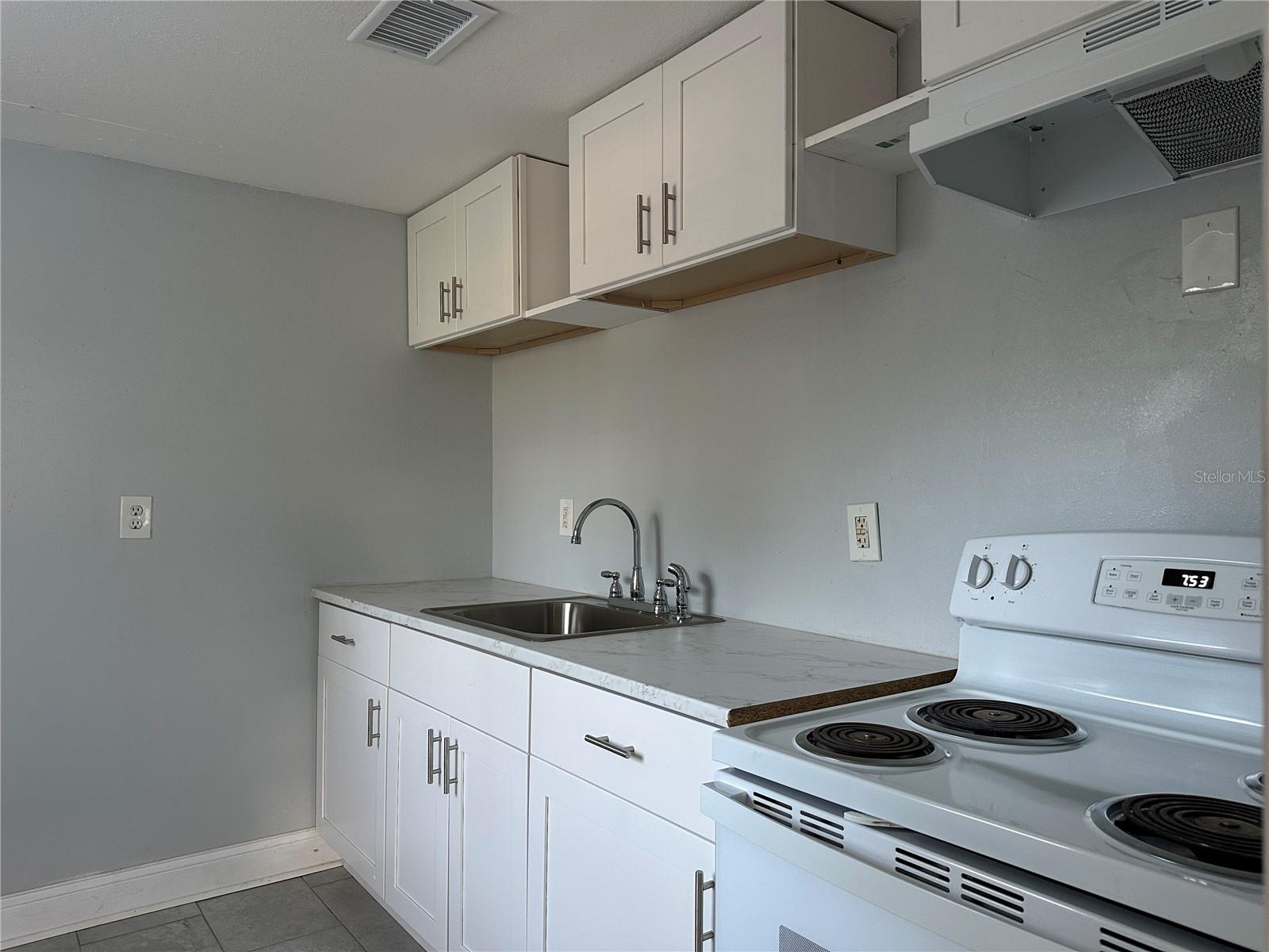 461 89TH AVE N, ST PETERSBURG, FL — photo 4