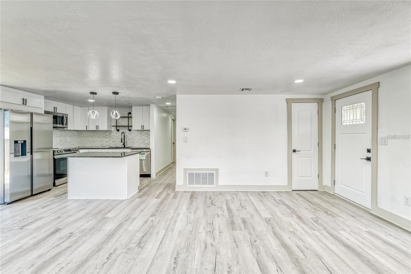 1300 MELONWOOD AVE, CLEARWATER, FL — photo 3