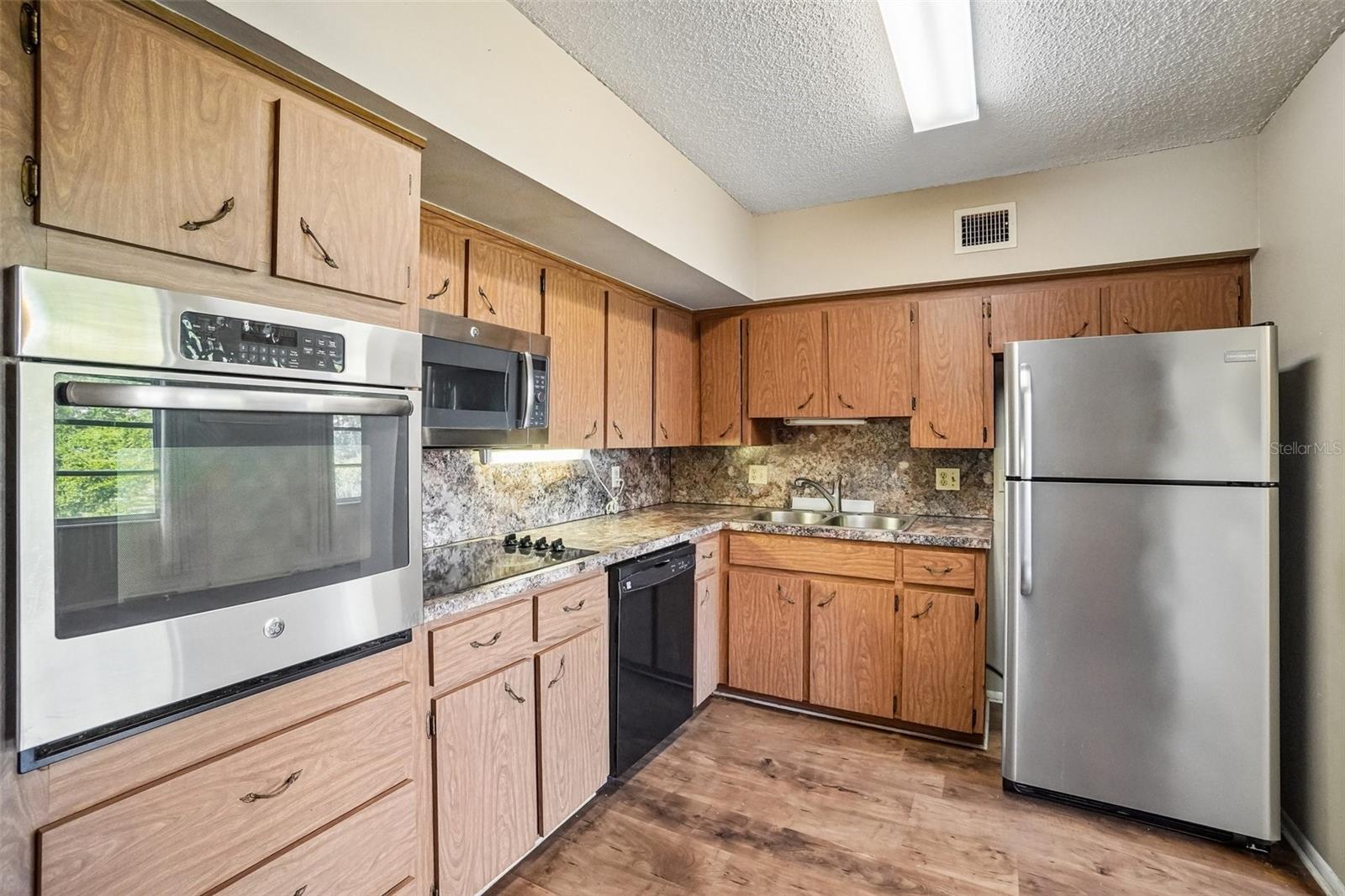 2402 ECUADORIAN WAY #28, CLEARWATER, FL — photo 6