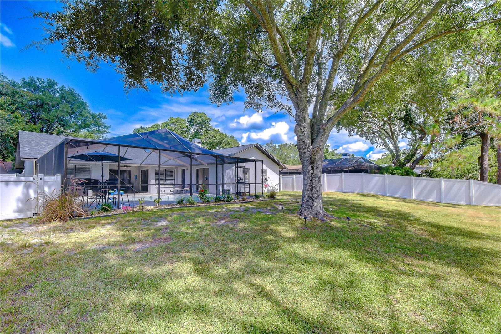 16605 E COURSE DR, TAMPA, FL — photo 2