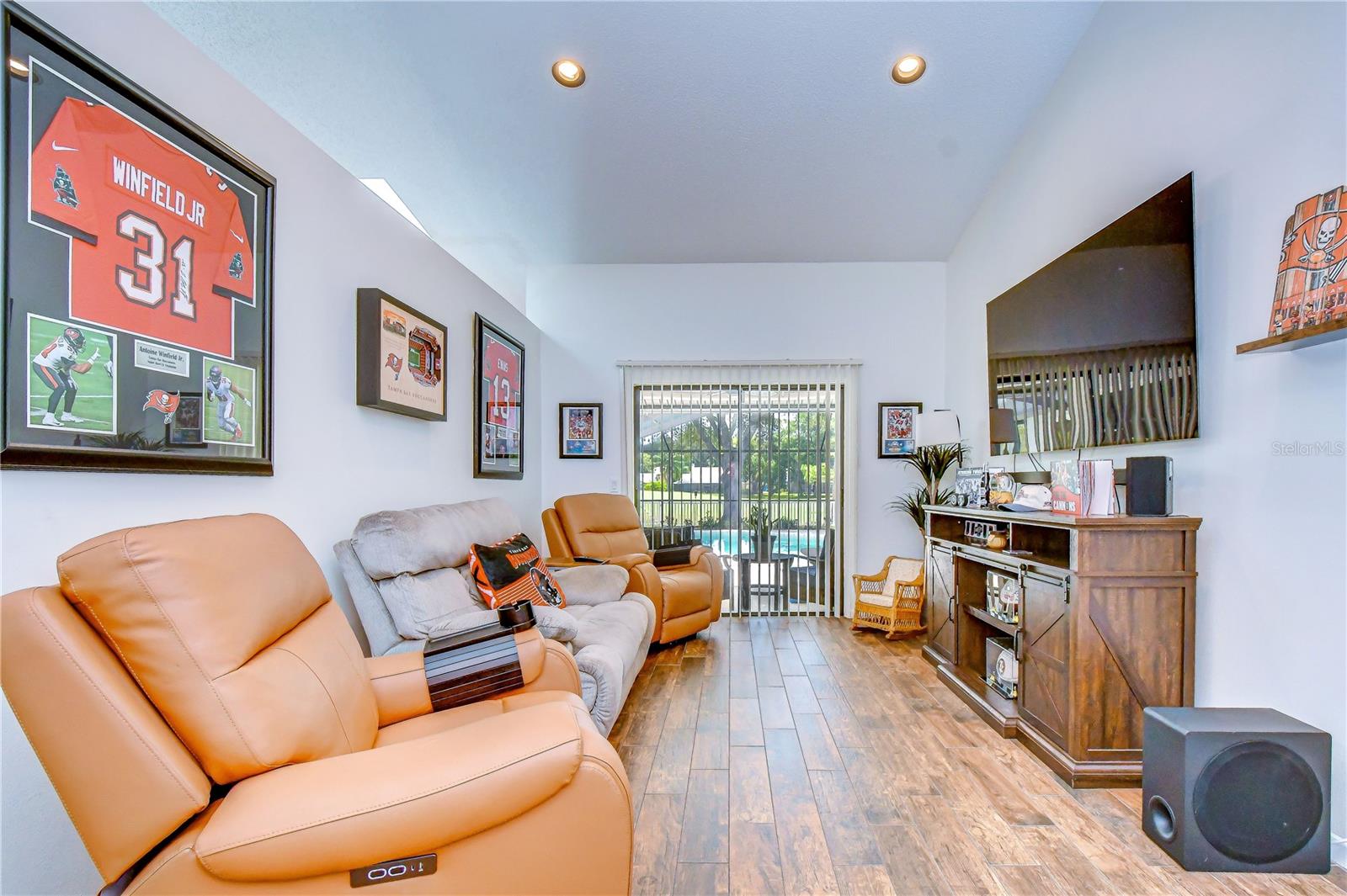 16605 E COURSE DR, TAMPA, FL — photo 9