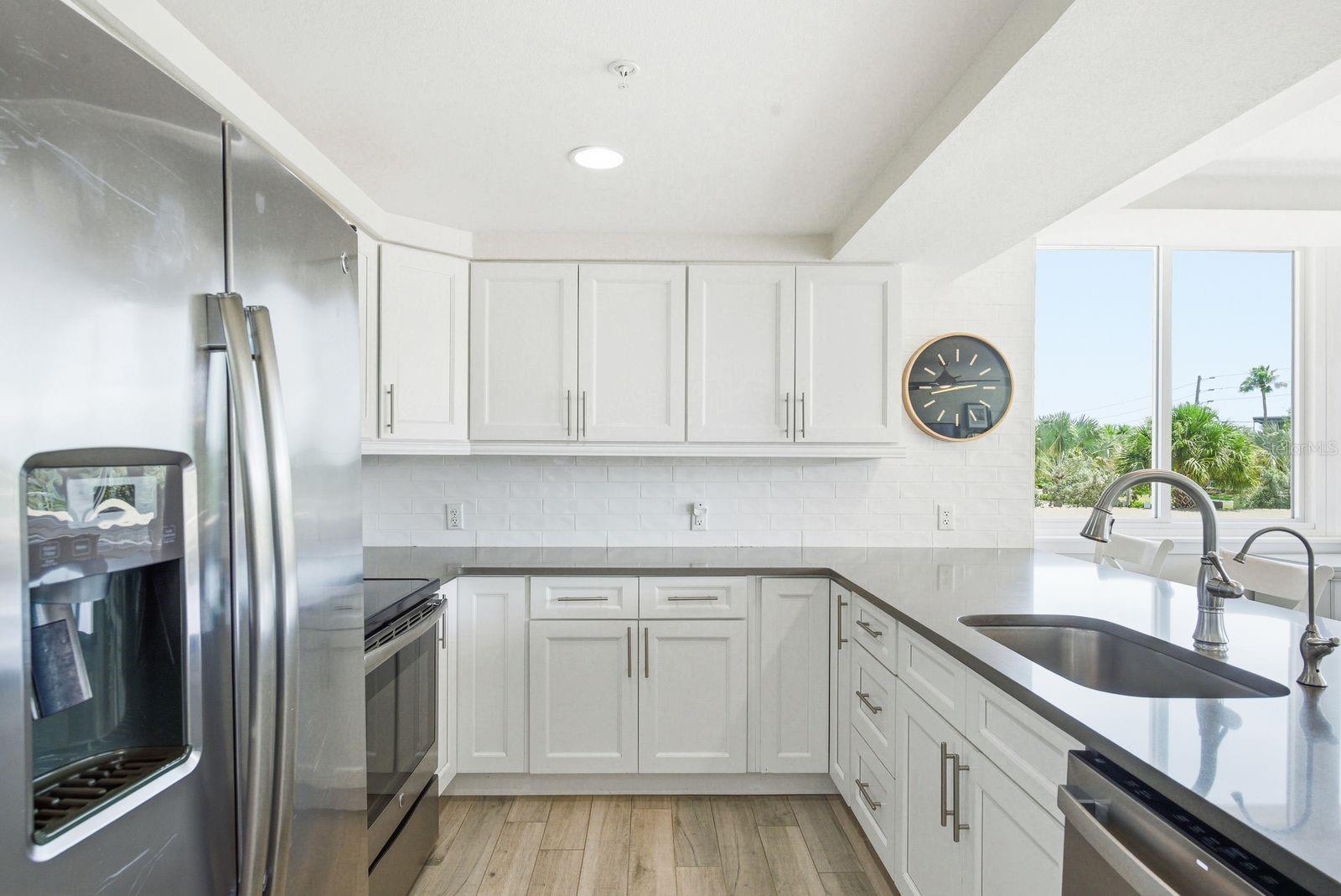 223 ISLAND WAY #2D, CLEARWATER BEACH, FL — photo 9