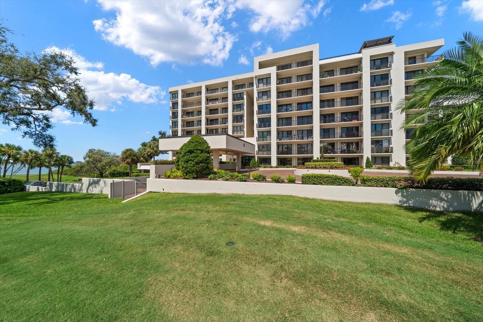4 BELLEVIEW BLVD #106, BELLEAIR, FL — photo 61