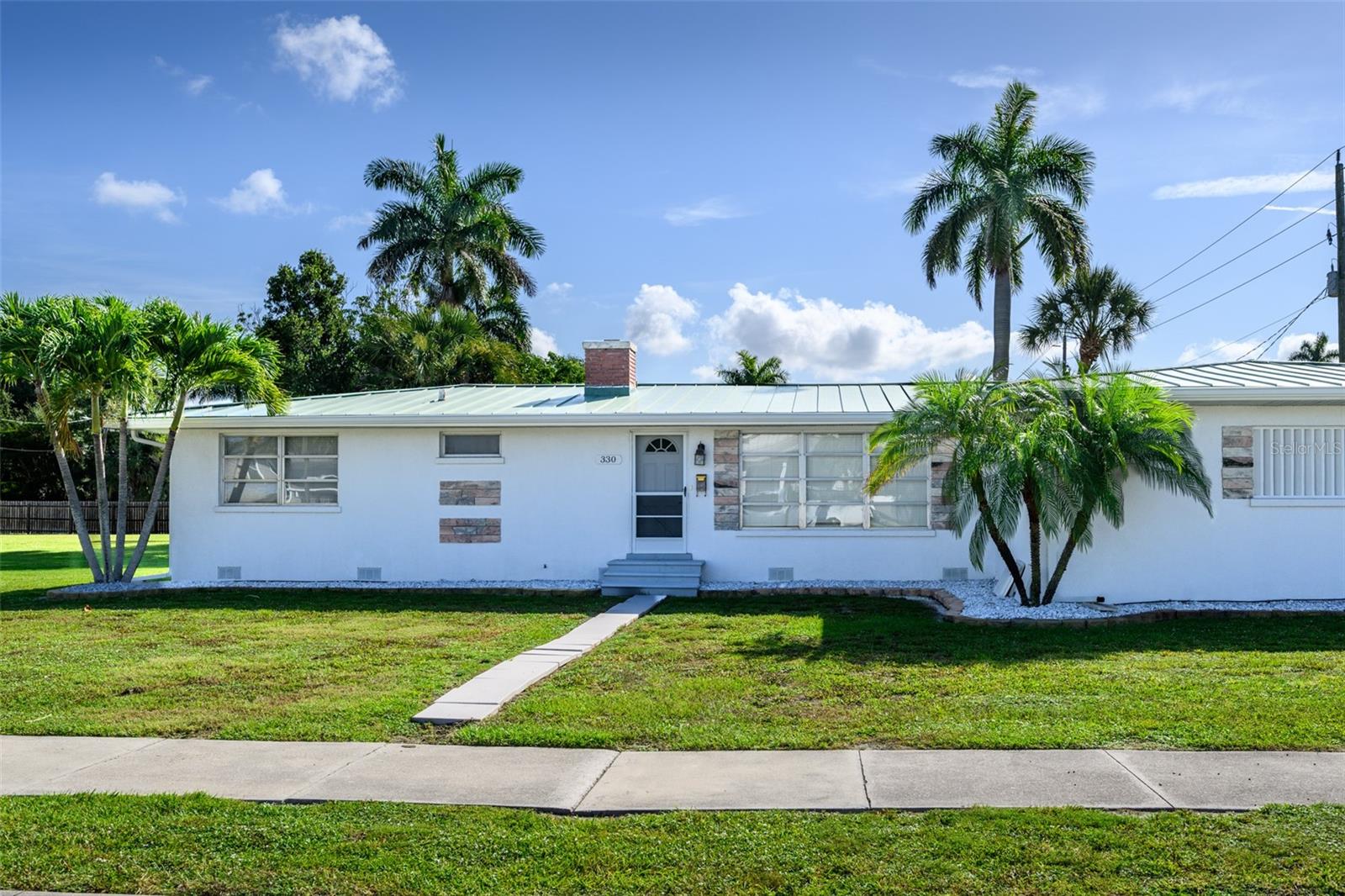 330 HARVEY ST, PUNTA GORDA, FL — photo 2