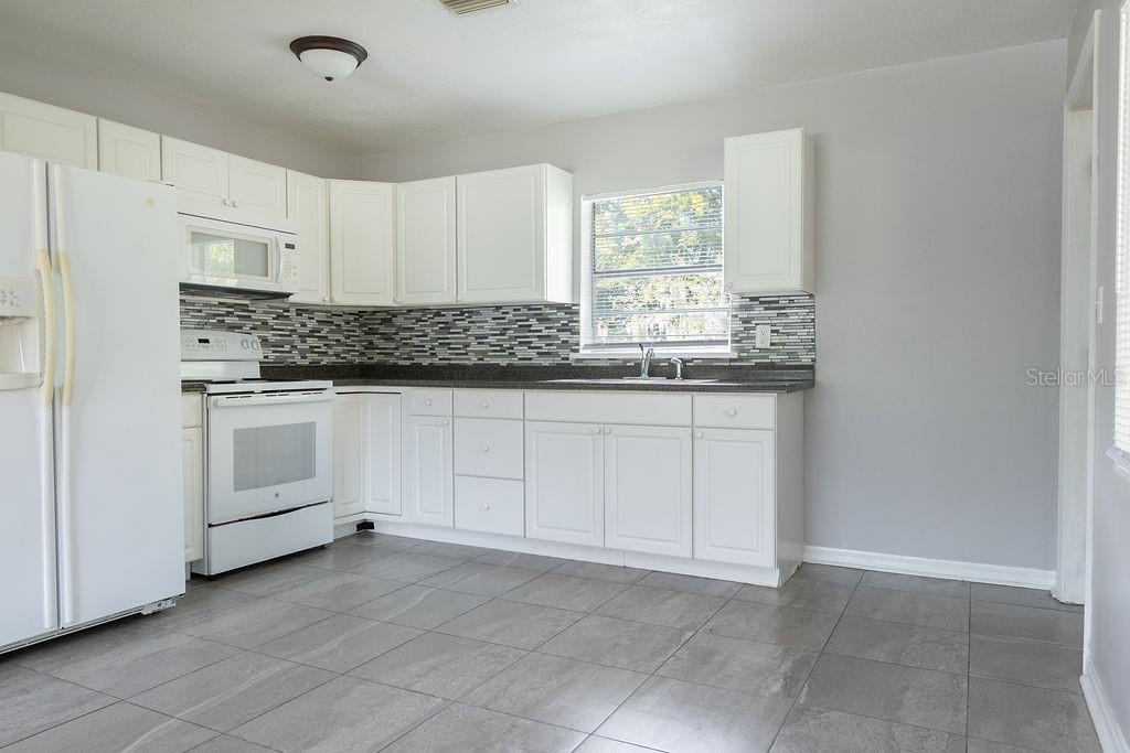 630 E INDIANA AVE, DELAND, FL — photo 6