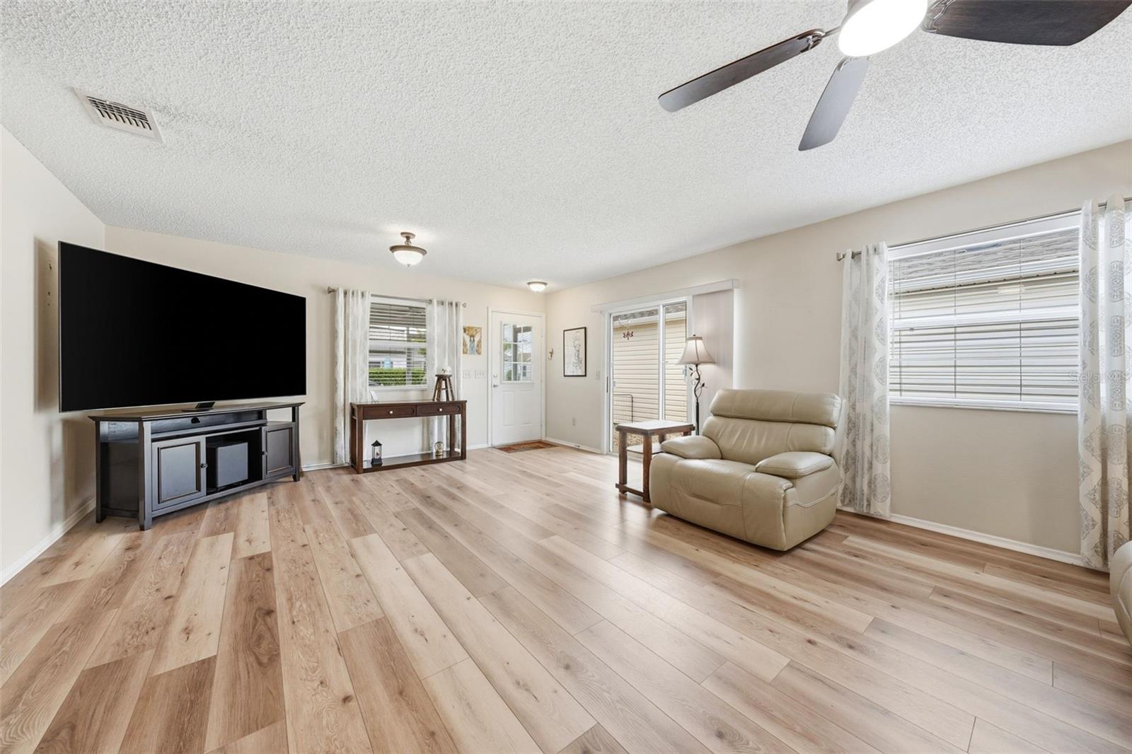 389 SEVEN OAKS LN, THE VILLAGES, FL — photo 9