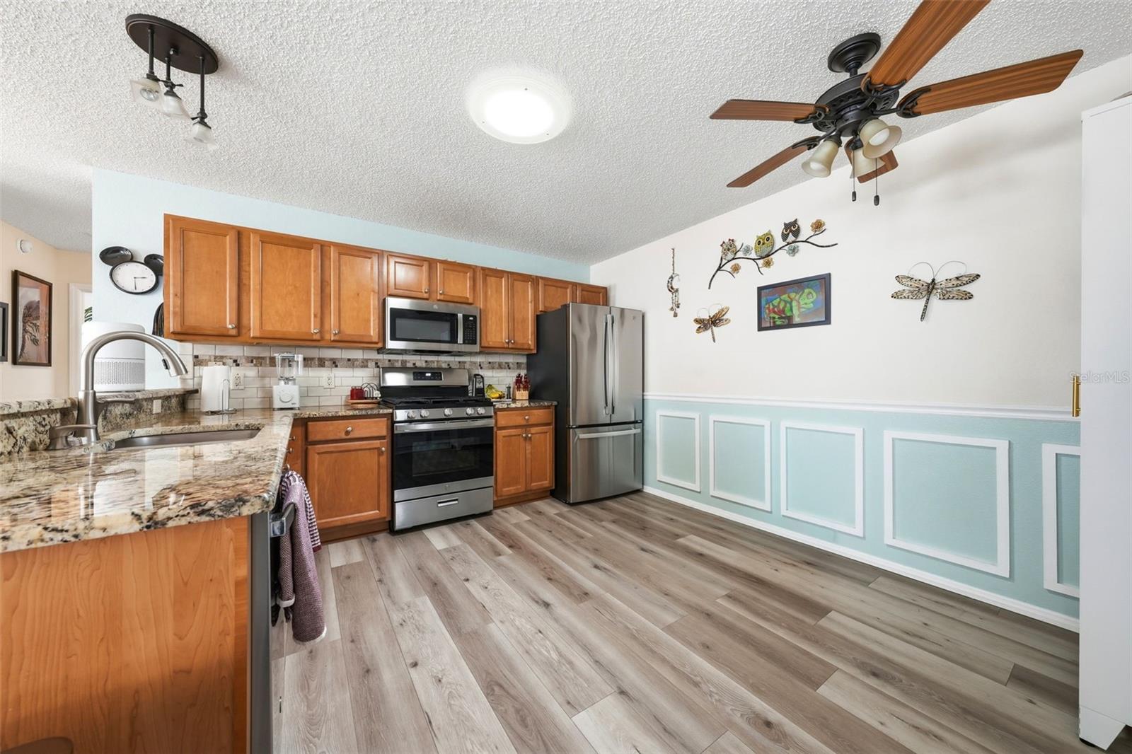 389 SEVEN OAKS LN, THE VILLAGES, FL — photo 11