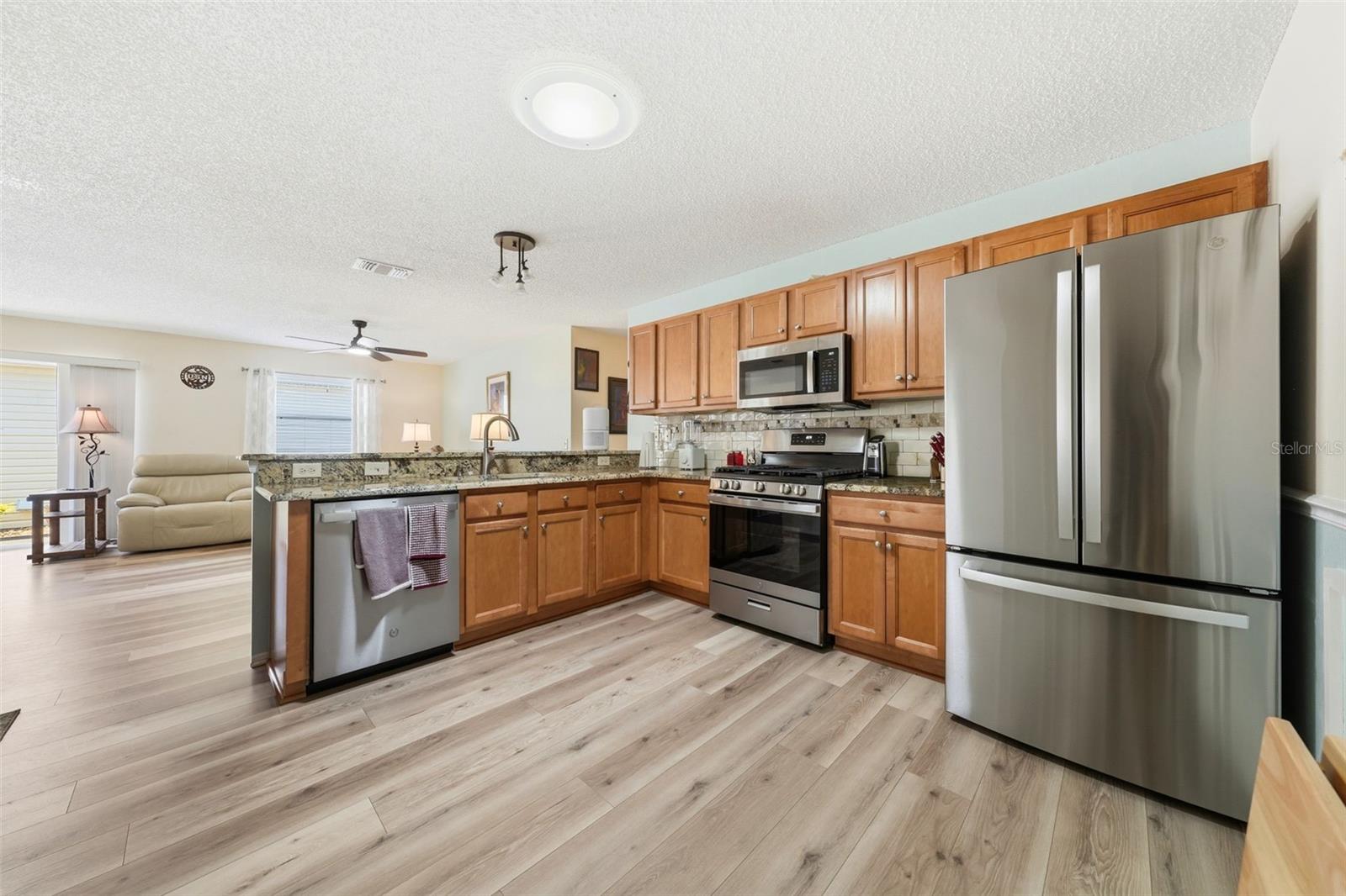 389 SEVEN OAKS LN, THE VILLAGES, FL — photo 12