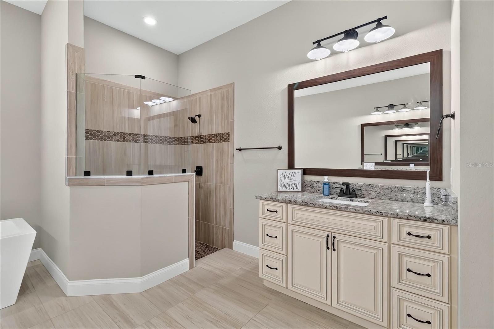 2564 DELPHI WOODS CIR, LAKELAND, FL — photo 44