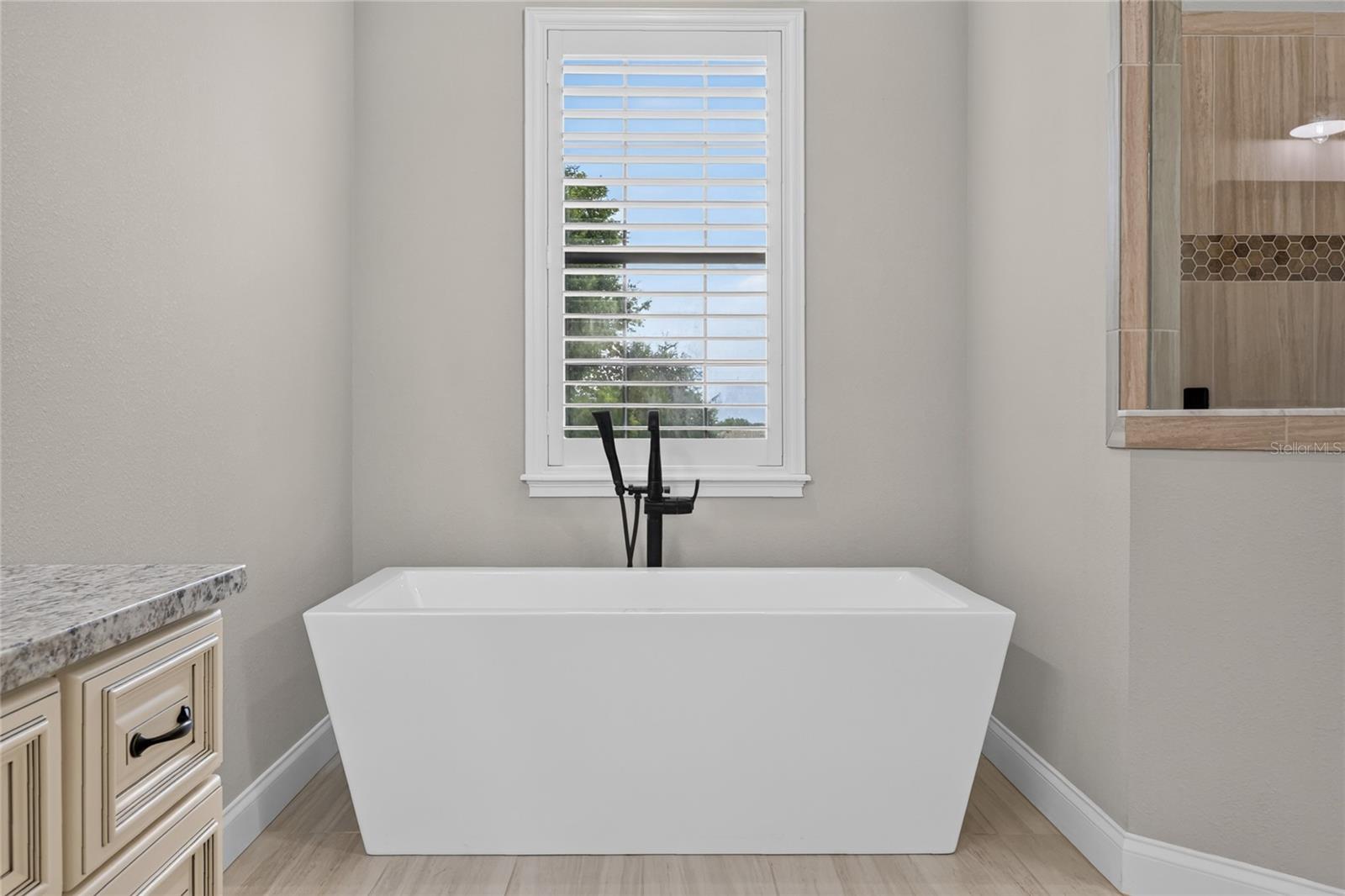2564 DELPHI WOODS CIR, LAKELAND, FL — photo 45