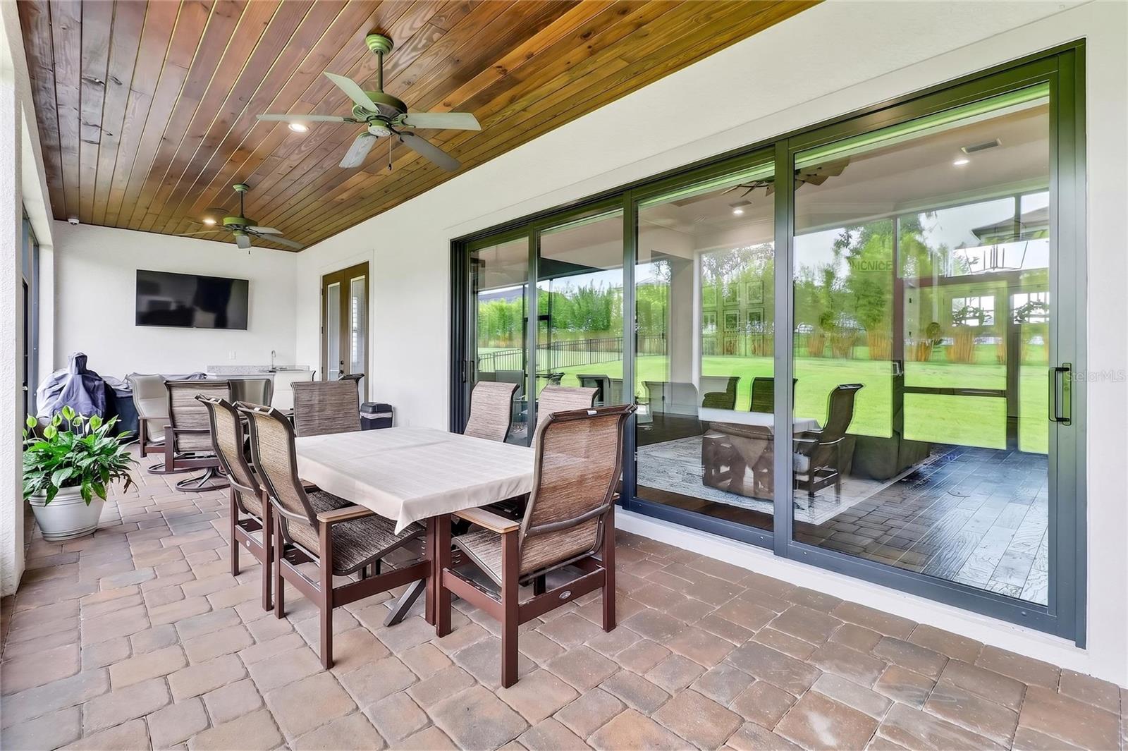 2564 DELPHI WOODS CIR, LAKELAND, FL — photo 55