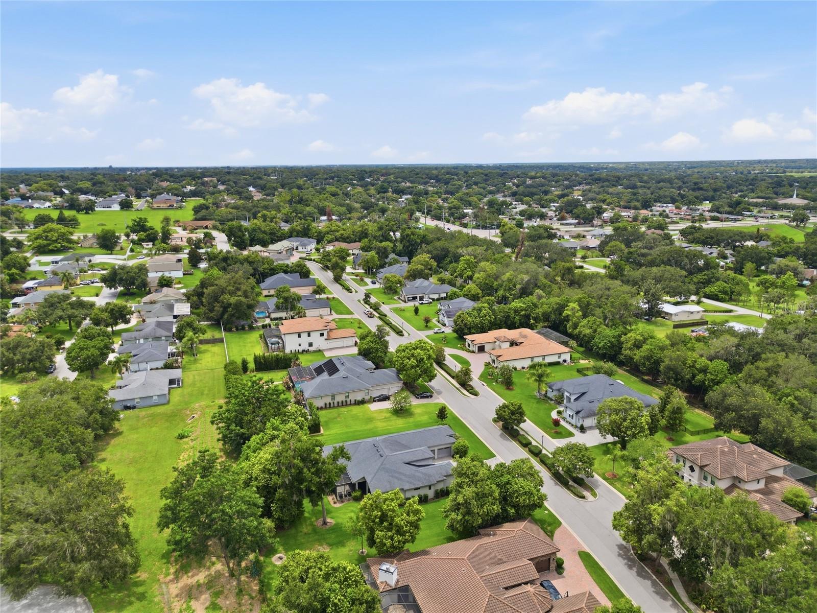 2564 DELPHI WOODS CIR, LAKELAND, FL — photo 57