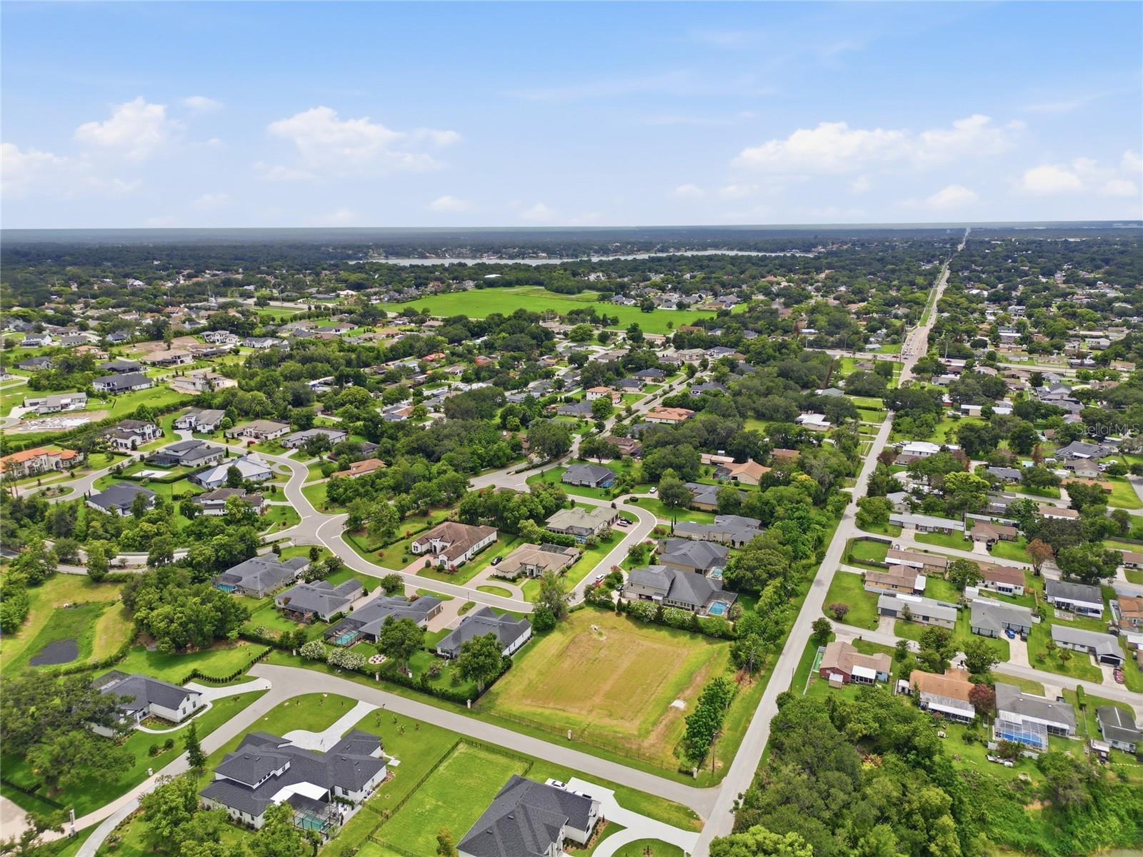 2564 DELPHI WOODS CIR, LAKELAND, FL — photo 59