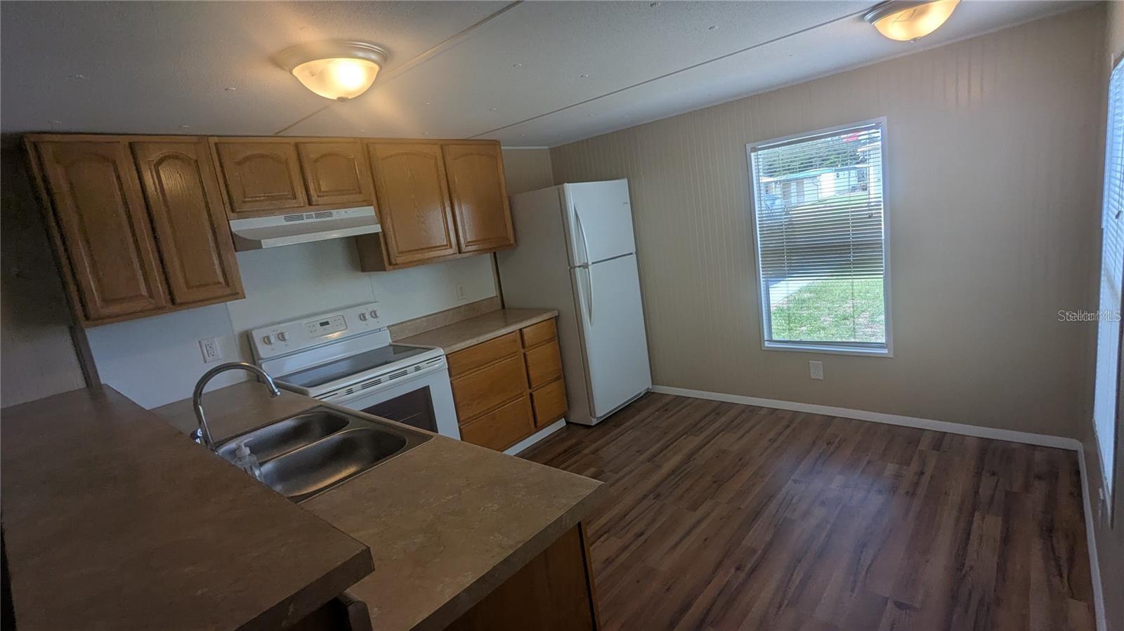39518 STERLING DR, ZEPHYRHILLS, FL — photo 2