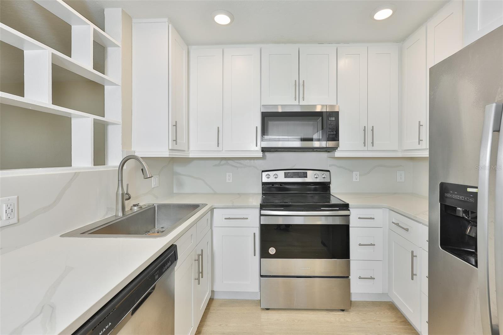 2450 40TH AVE N, ST PETERSBURG, FL — photo 5