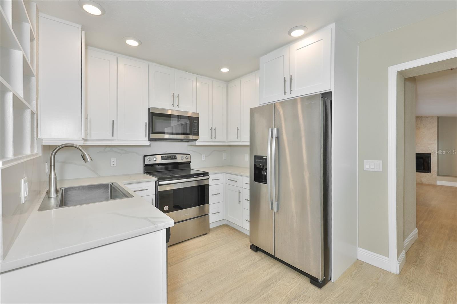 2450 40TH AVE N, ST PETERSBURG, FL — photo 6