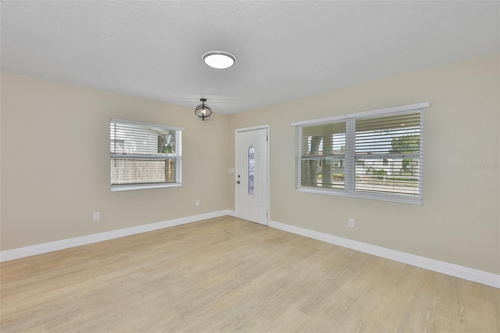 2450 40TH AVE N, ST PETERSBURG, FL — photo 9