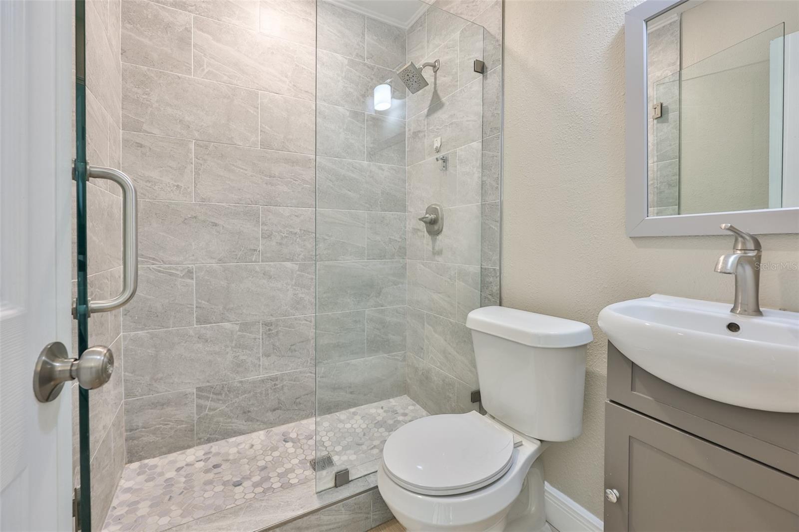 2450 40TH AVE N, ST PETERSBURG, FL — photo 17