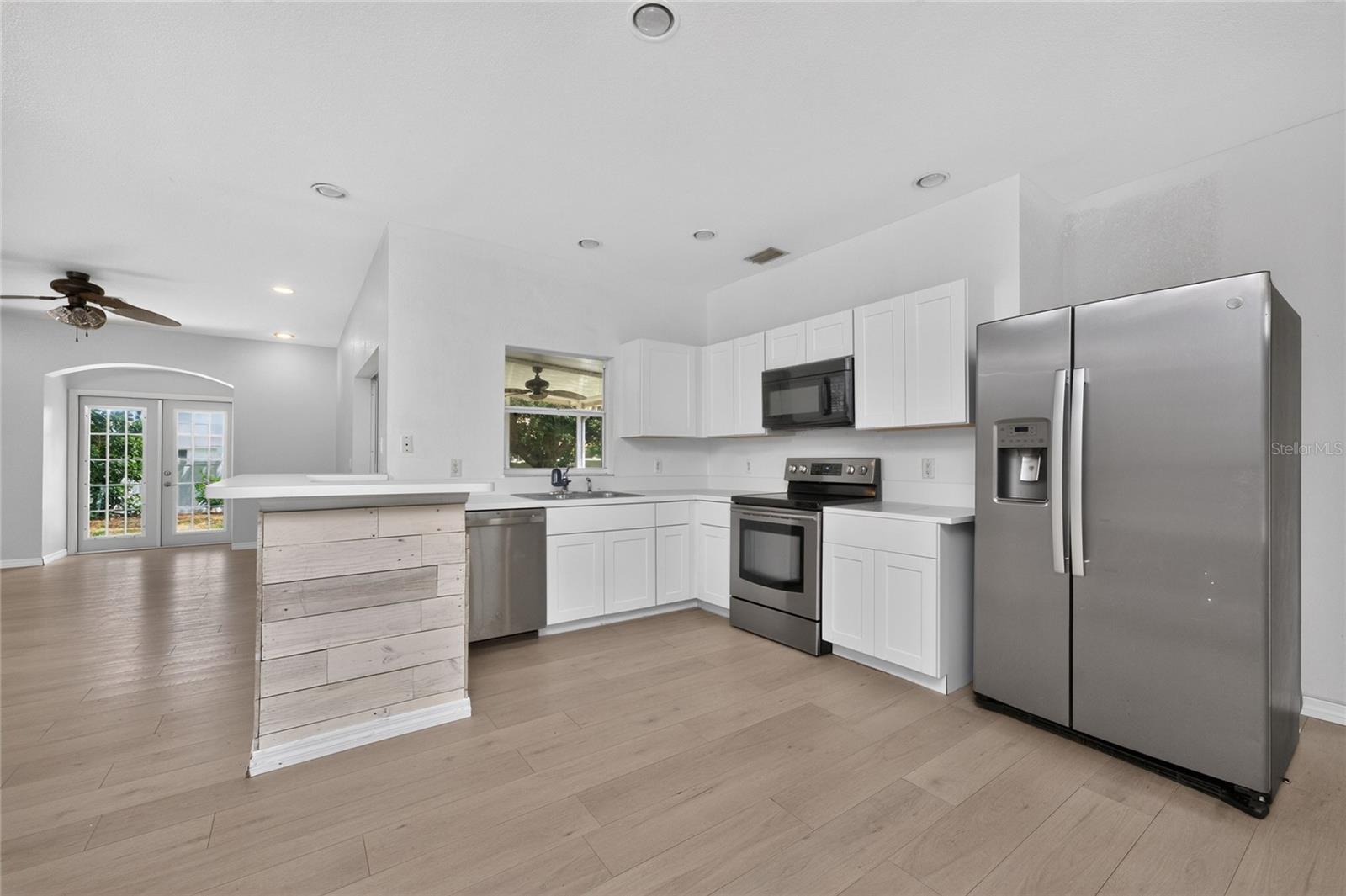 11082 VANESSA AVE, ENGLEWOOD, FL — photo 5