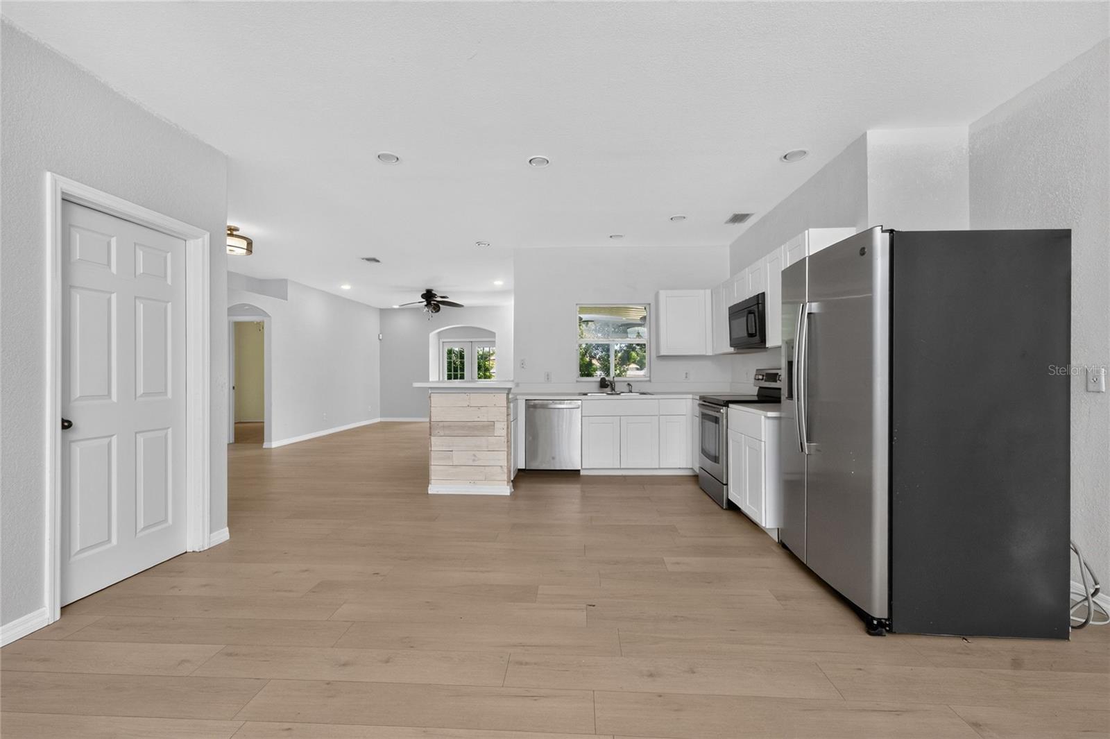 11082 VANESSA AVE, ENGLEWOOD, FL — photo 10