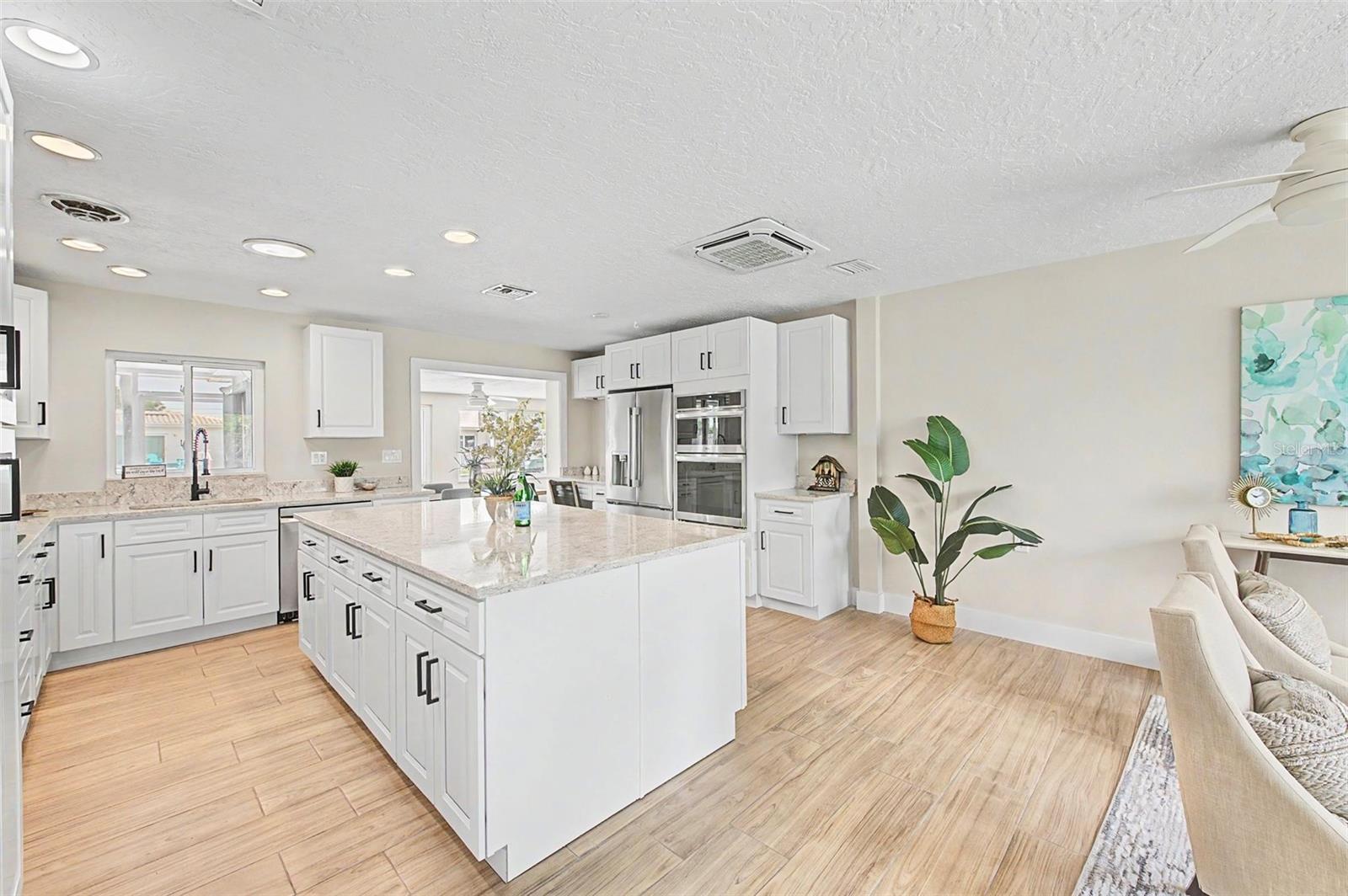 9472 TREASURE LN NE, ST PETERSBURG, FL — photo 11